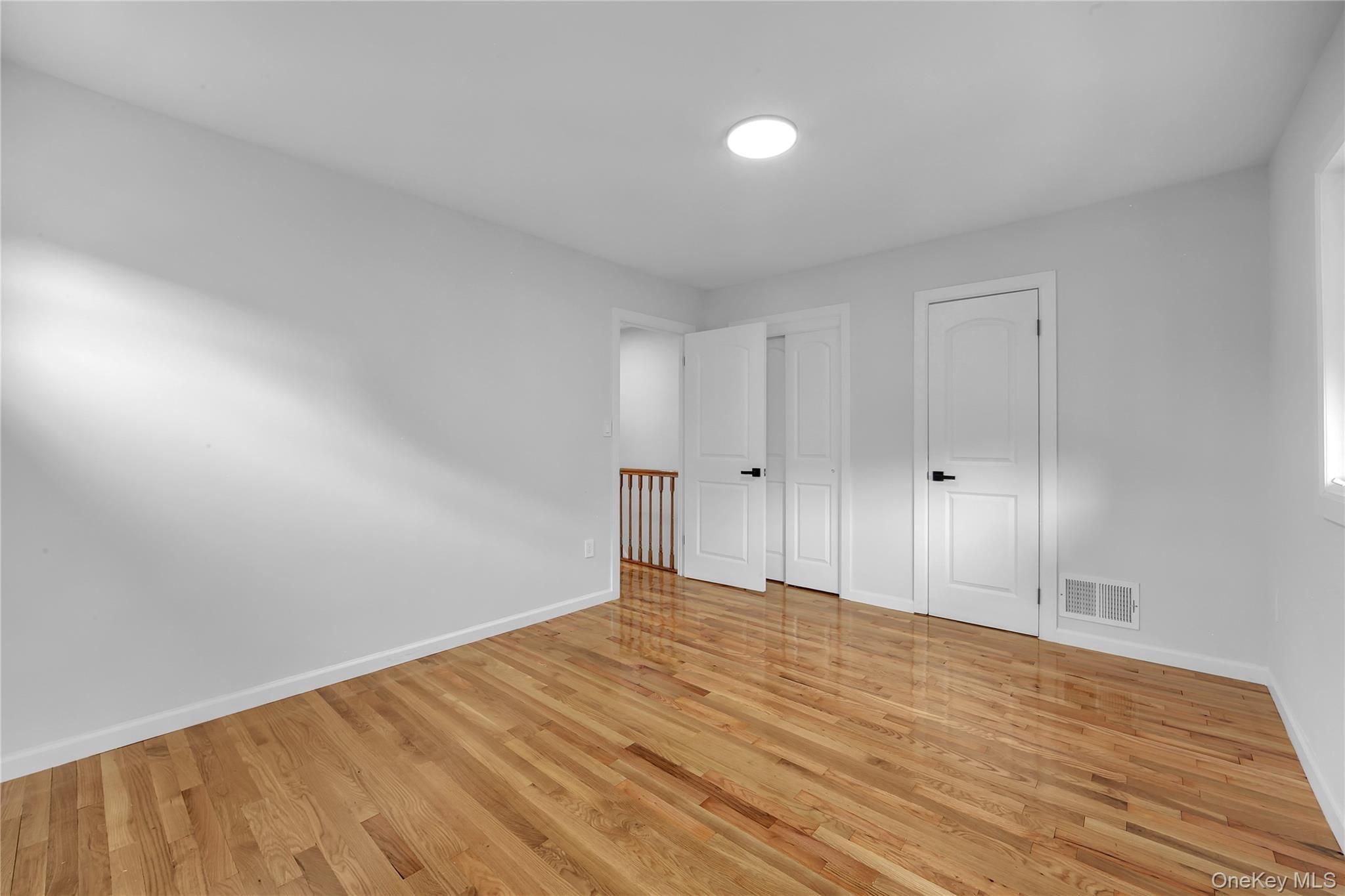 Single Family E 232nd Street Bronx, NY 10466, MLS-1039385-11