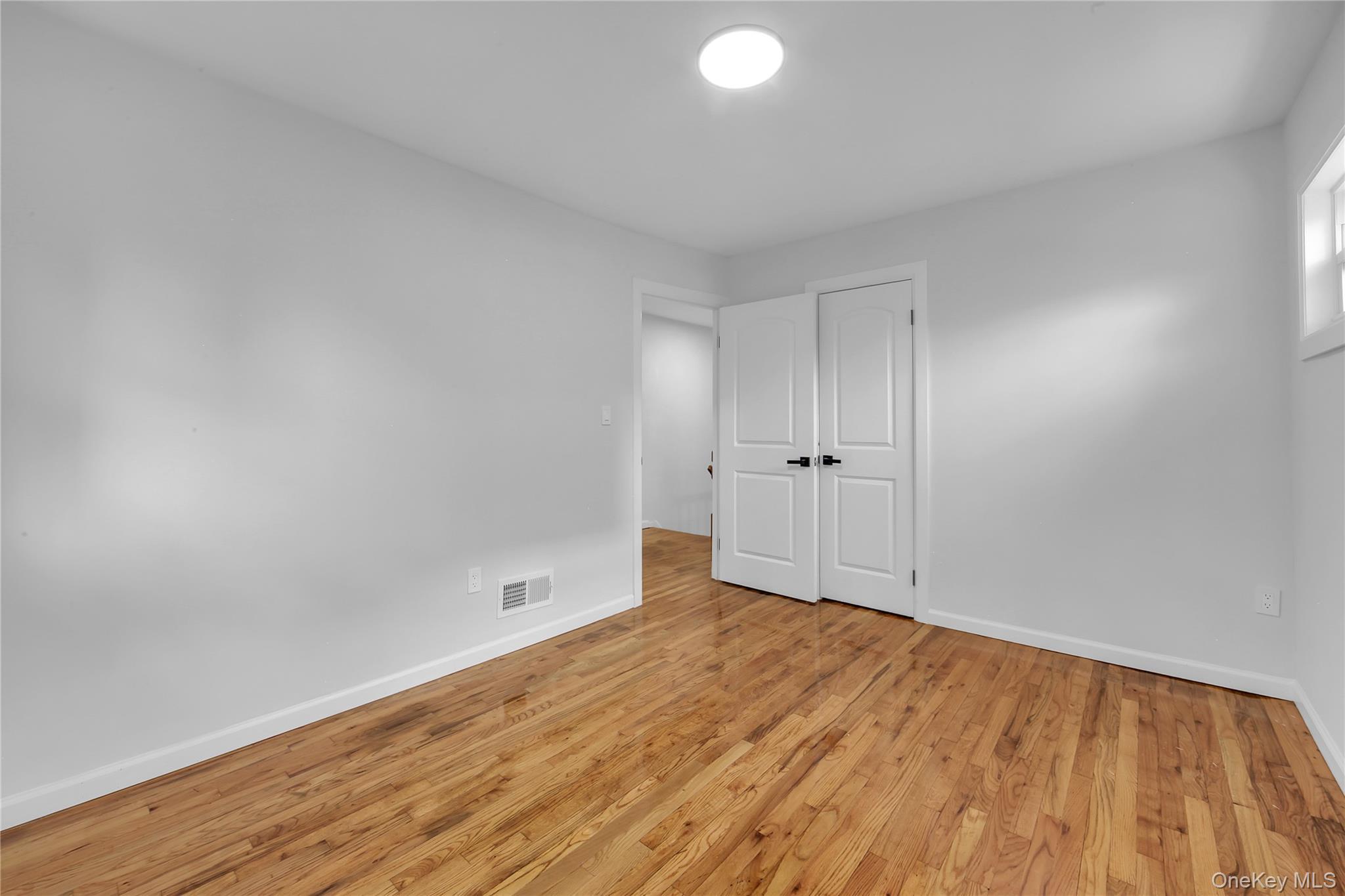 Single Family E 232nd Street Bronx, NY 10466, MLS-1039385-13