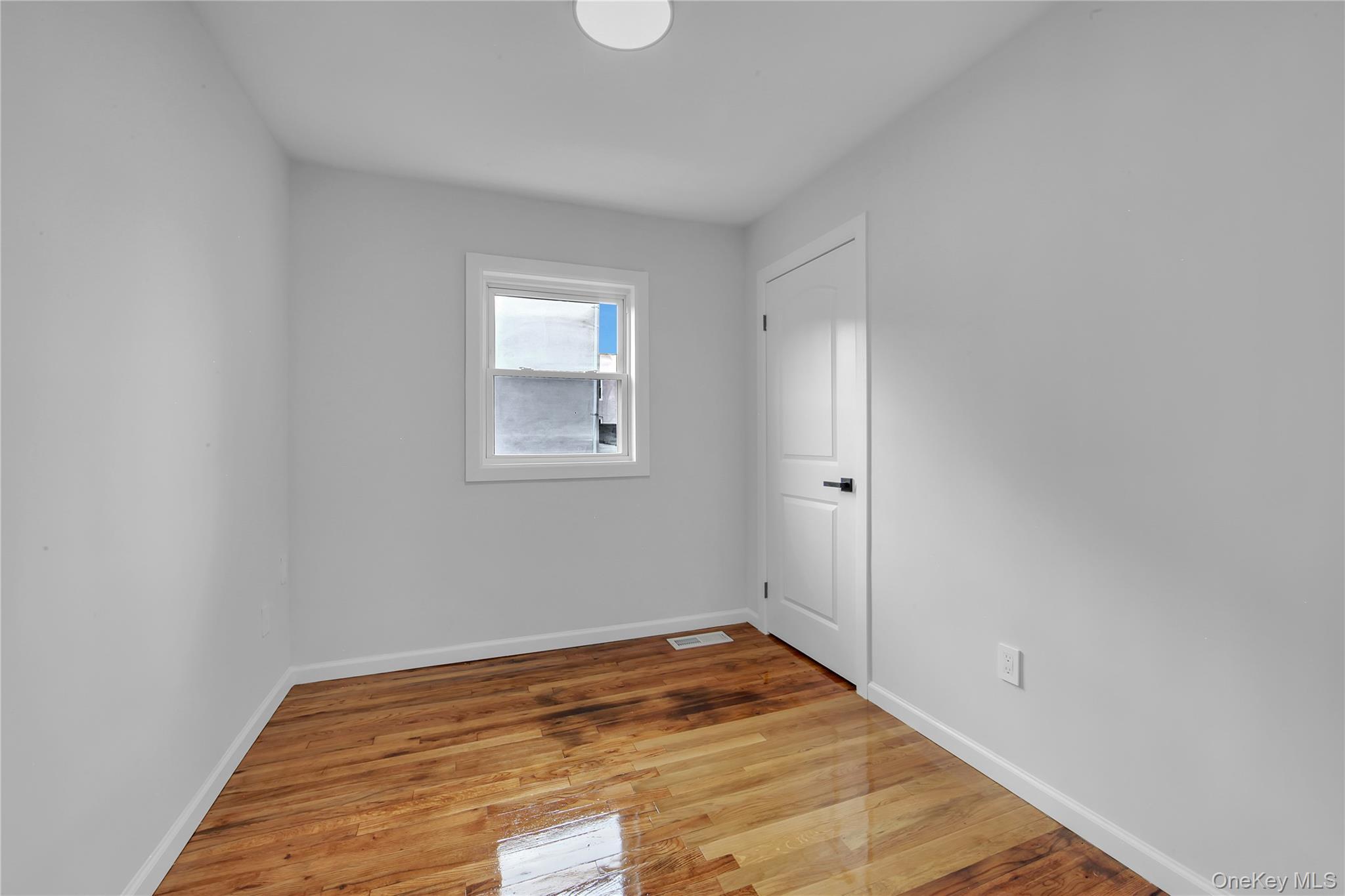 Single Family E 232nd Street Bronx, NY 10466, MLS-1039385-15