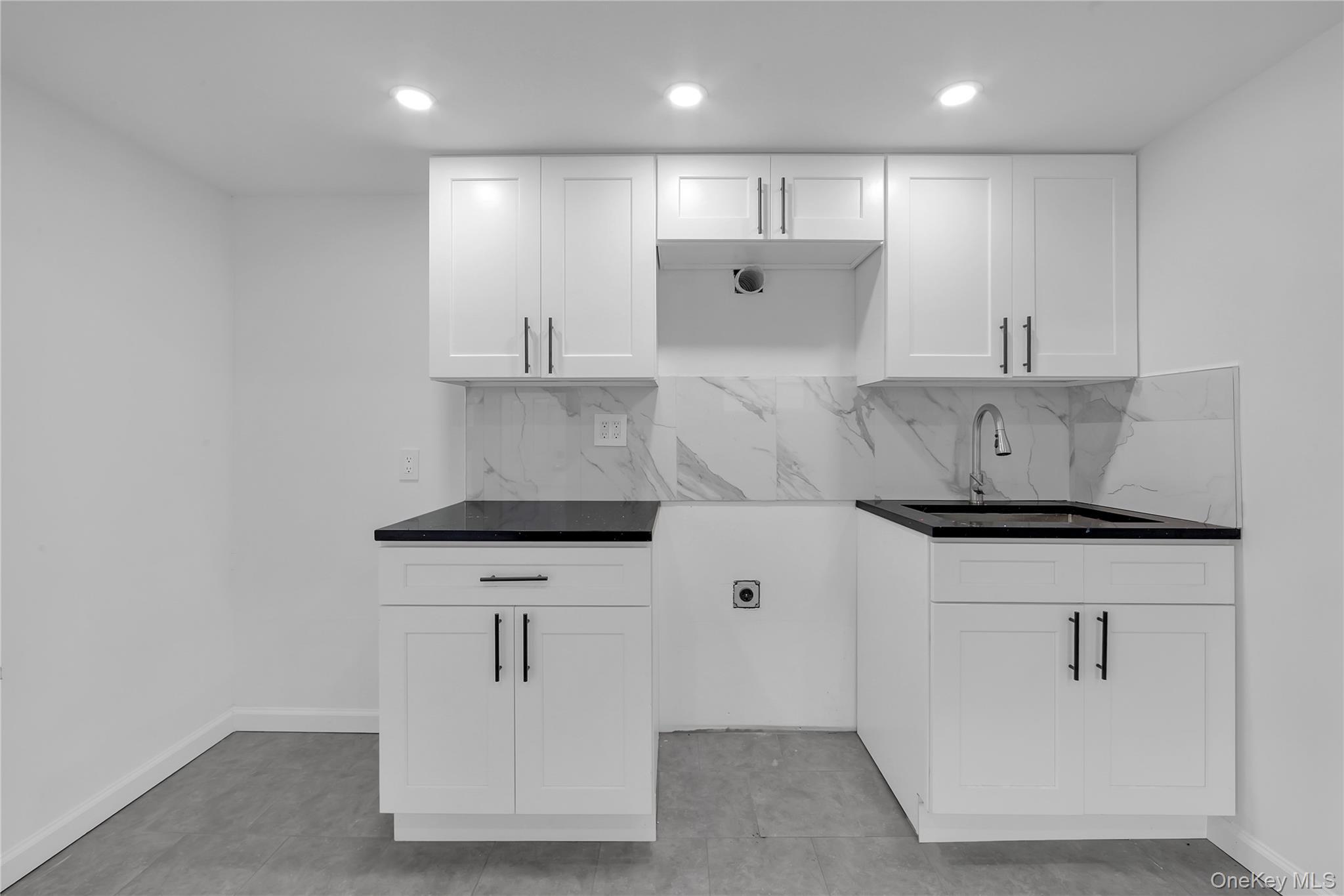 Single Family E 232nd Street Bronx, NY 10466, MLS-1039385-18
