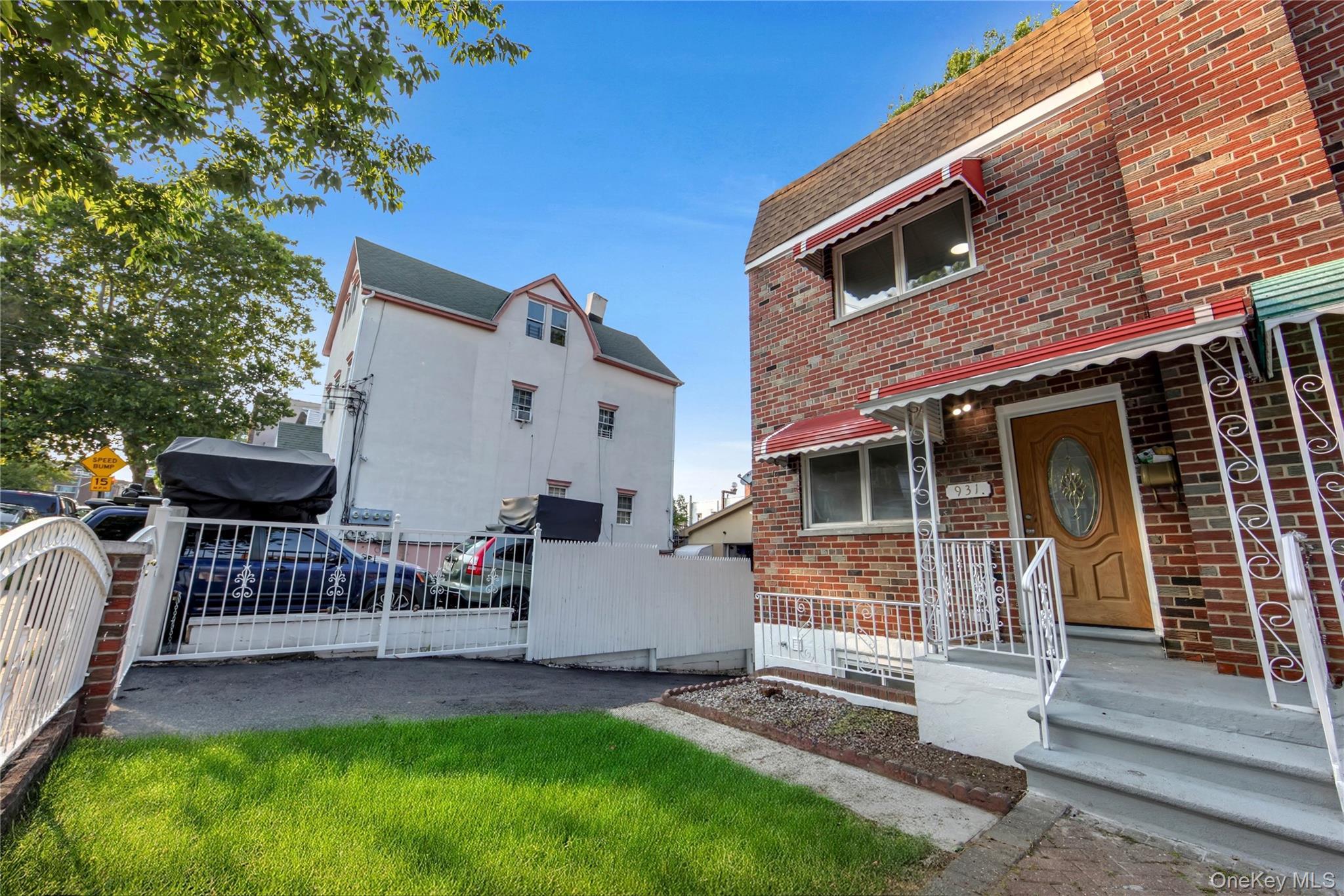 Single Family E 232nd Street Bronx, NY 10466, MLS-1039385-2