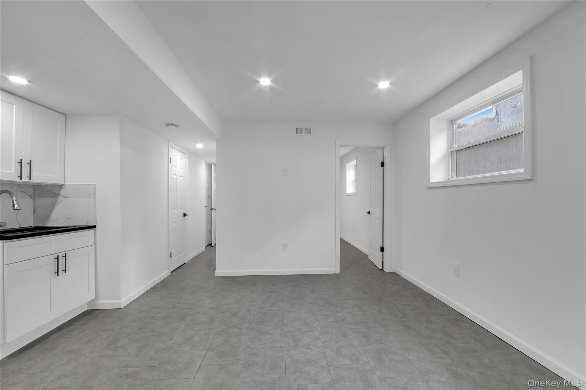 Single Family E 232nd Street Bronx, NY 10466, MLS-1039385-20
