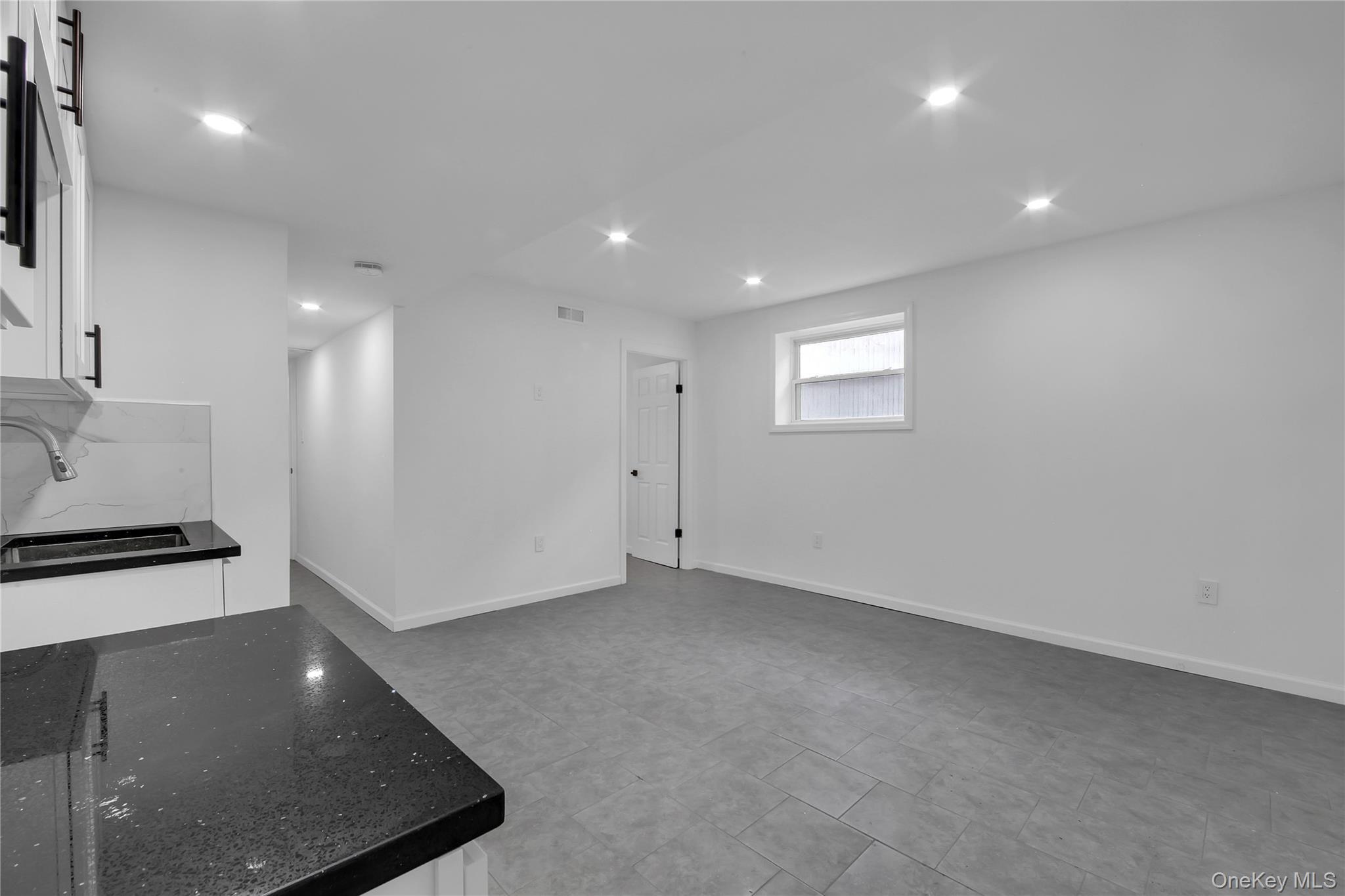 Single Family E 232nd Street Bronx, NY 10466, MLS-1039385-21