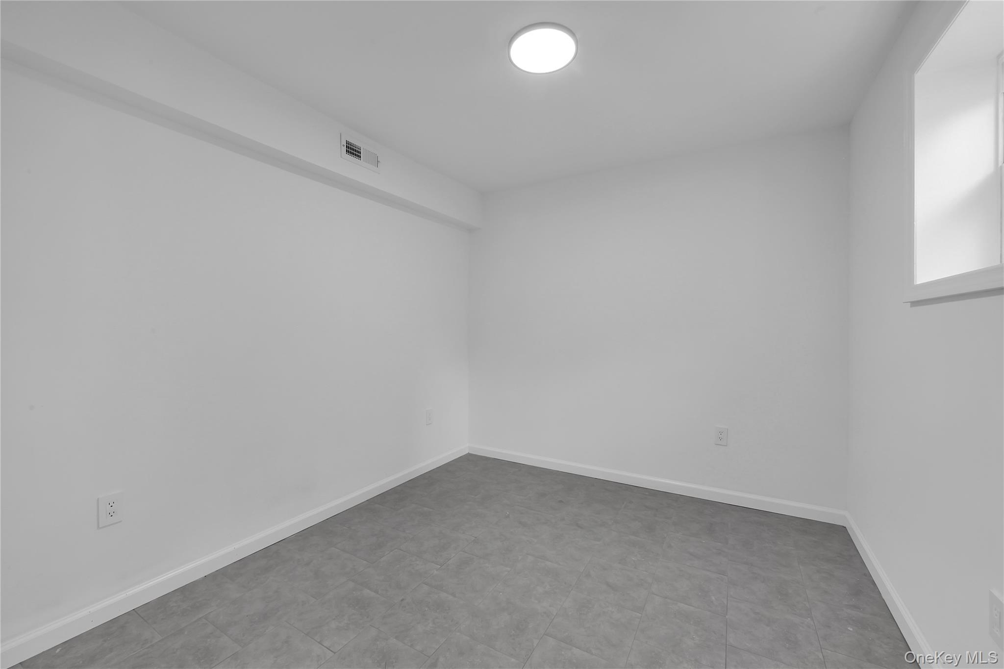 Single Family E 232nd Street Bronx, NY 10466, MLS-1039385-23