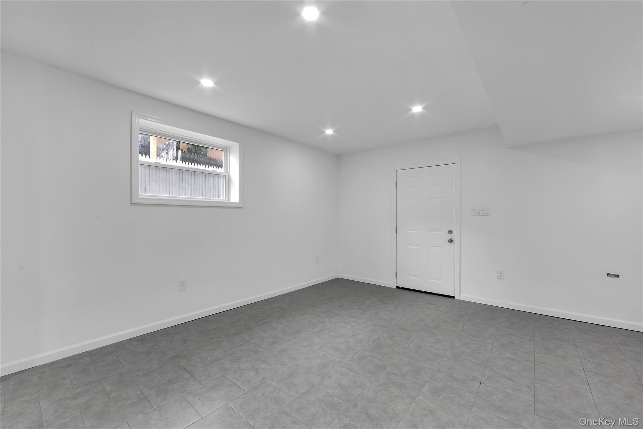 Single Family E 232nd Street Bronx, NY 10466, MLS-1039385-24