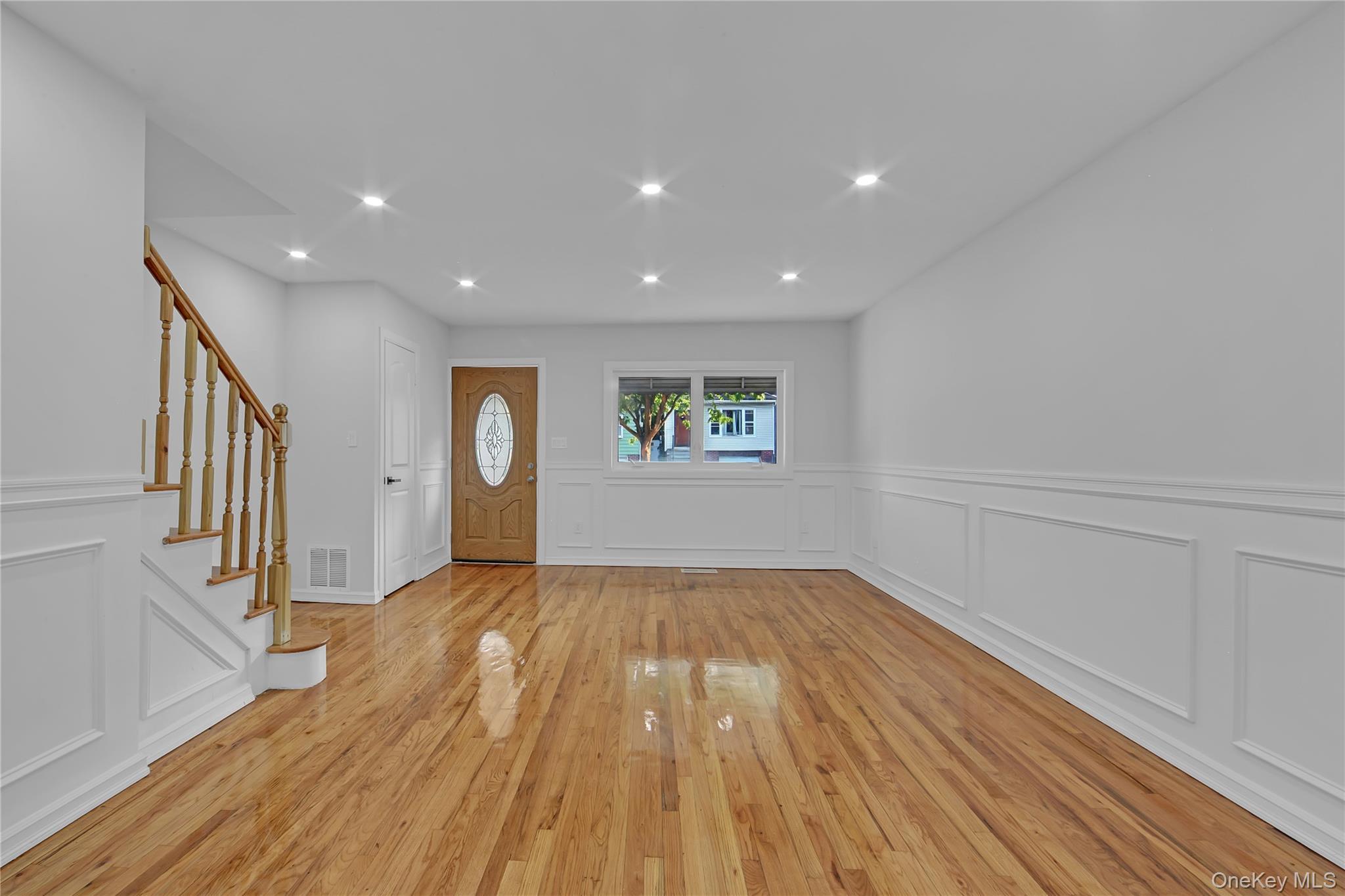Single Family E 232nd Street Bronx, NY 10466, MLS-1039385-3