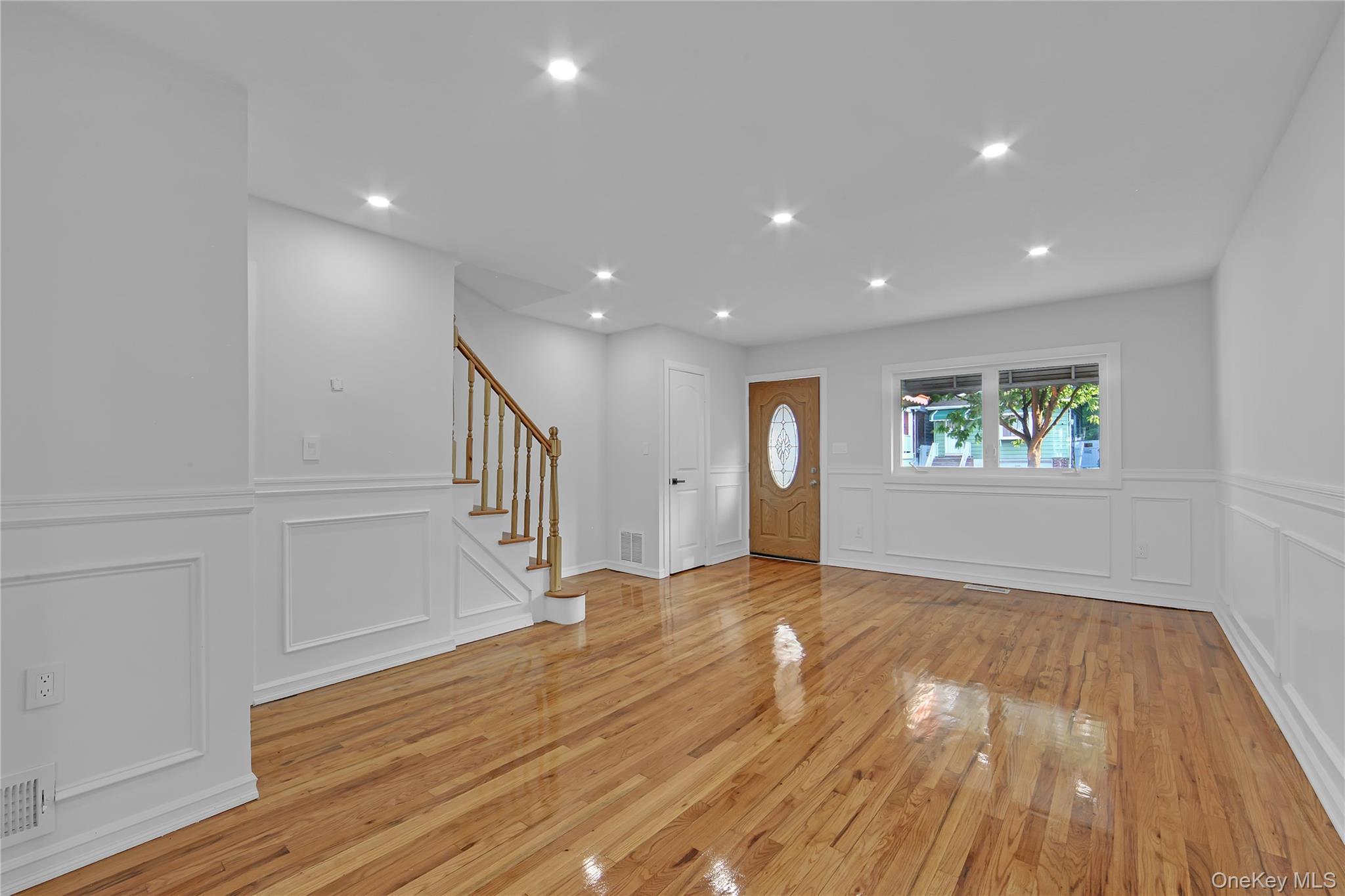 Single Family E 232nd Street Bronx, NY 10466, MLS-1039385-4