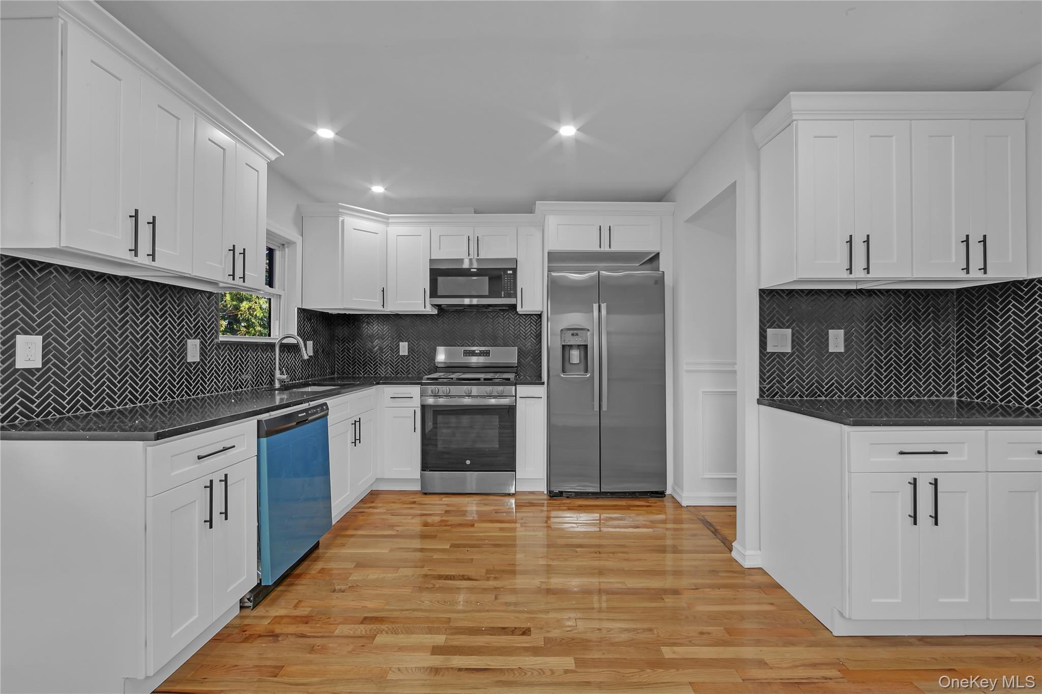 Single Family E 232nd Street Bronx, NY 10466, MLS-1039385-6