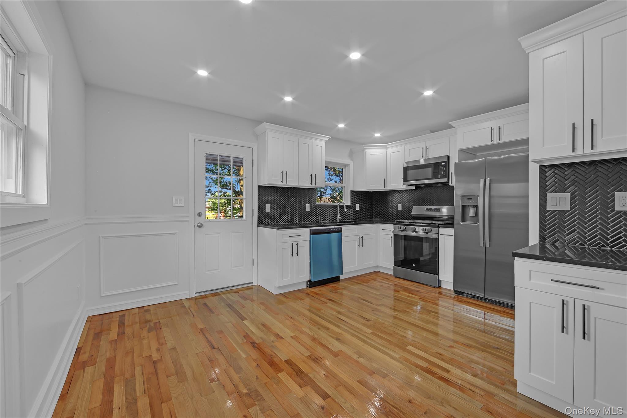 Single Family E 232nd Street Bronx, NY 10466, MLS-1039385-7