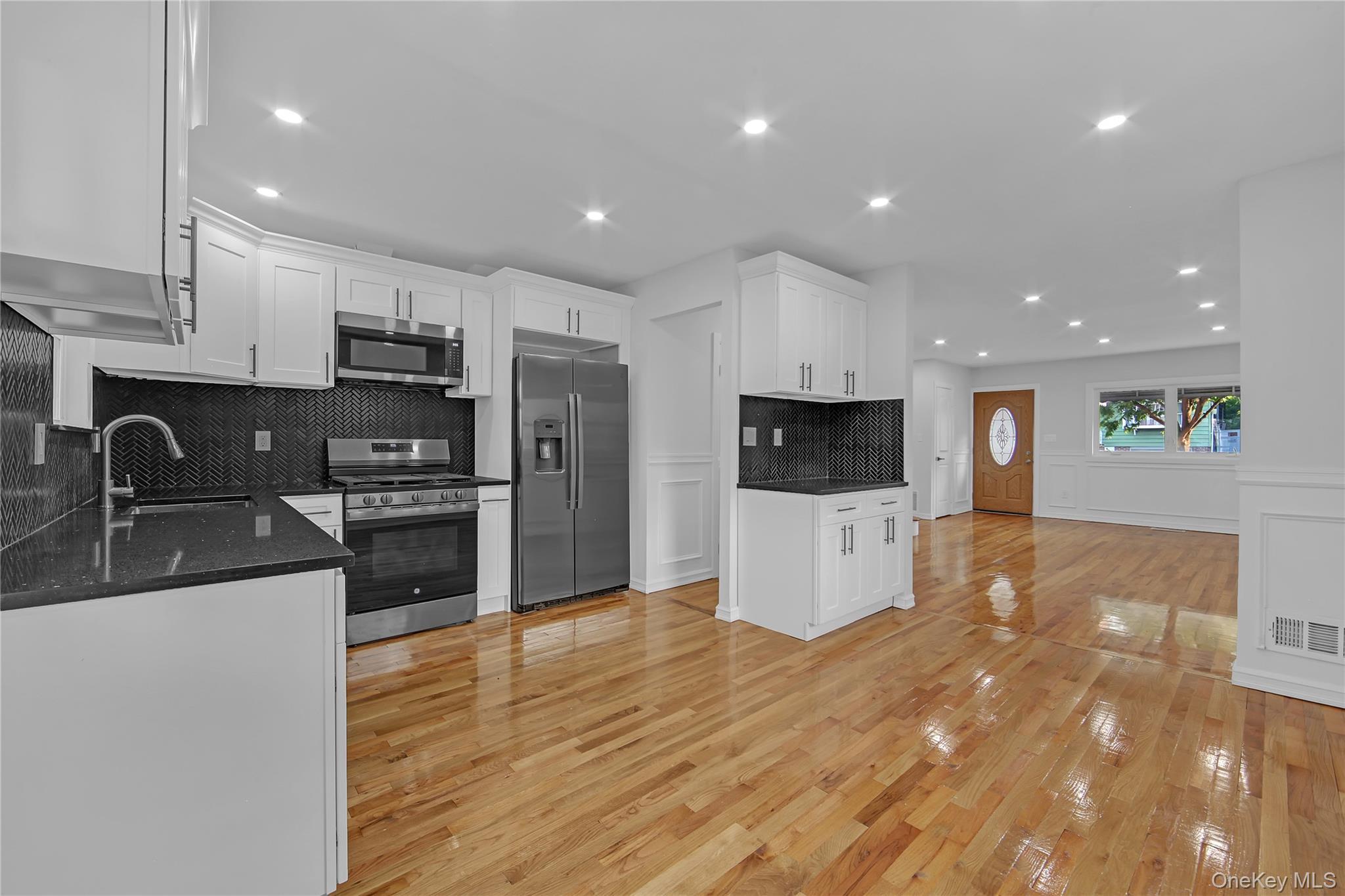 Single Family E 232nd Street Bronx, NY 10466, MLS-1039385-8