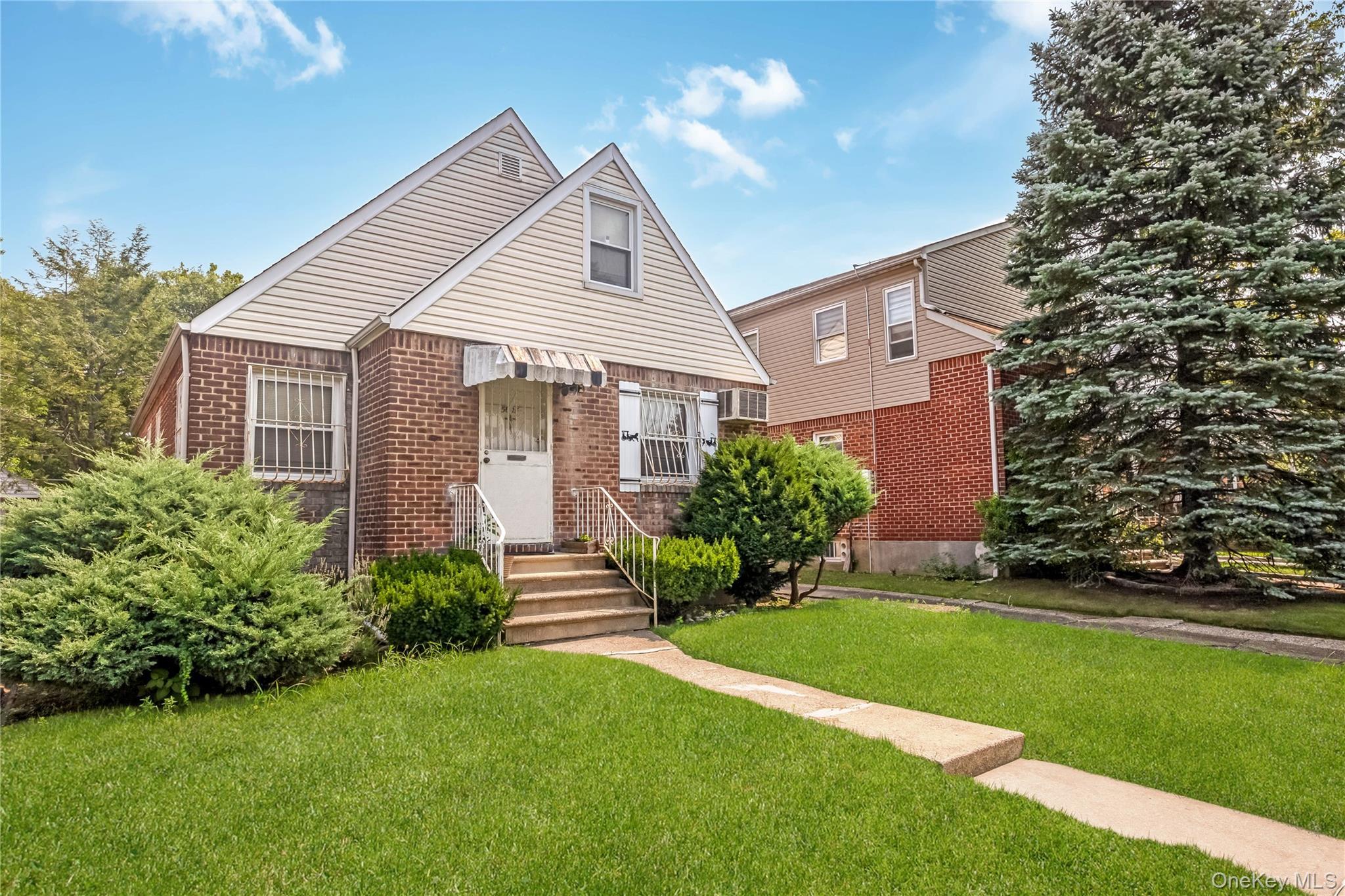 Single Family 196th Street Queens, NY 11365, MLS-1039431-2