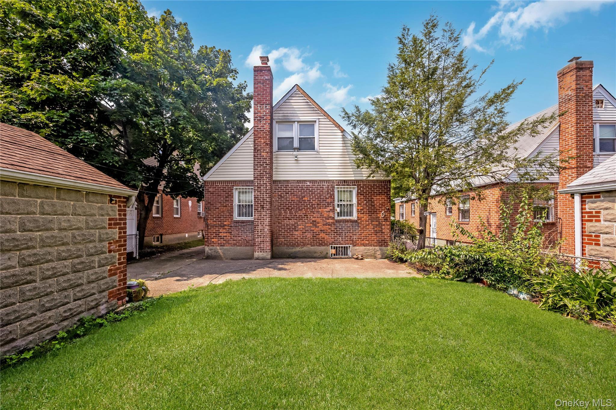 Single Family 196th Street  Queens, NY 11365, MLS-1039431-25