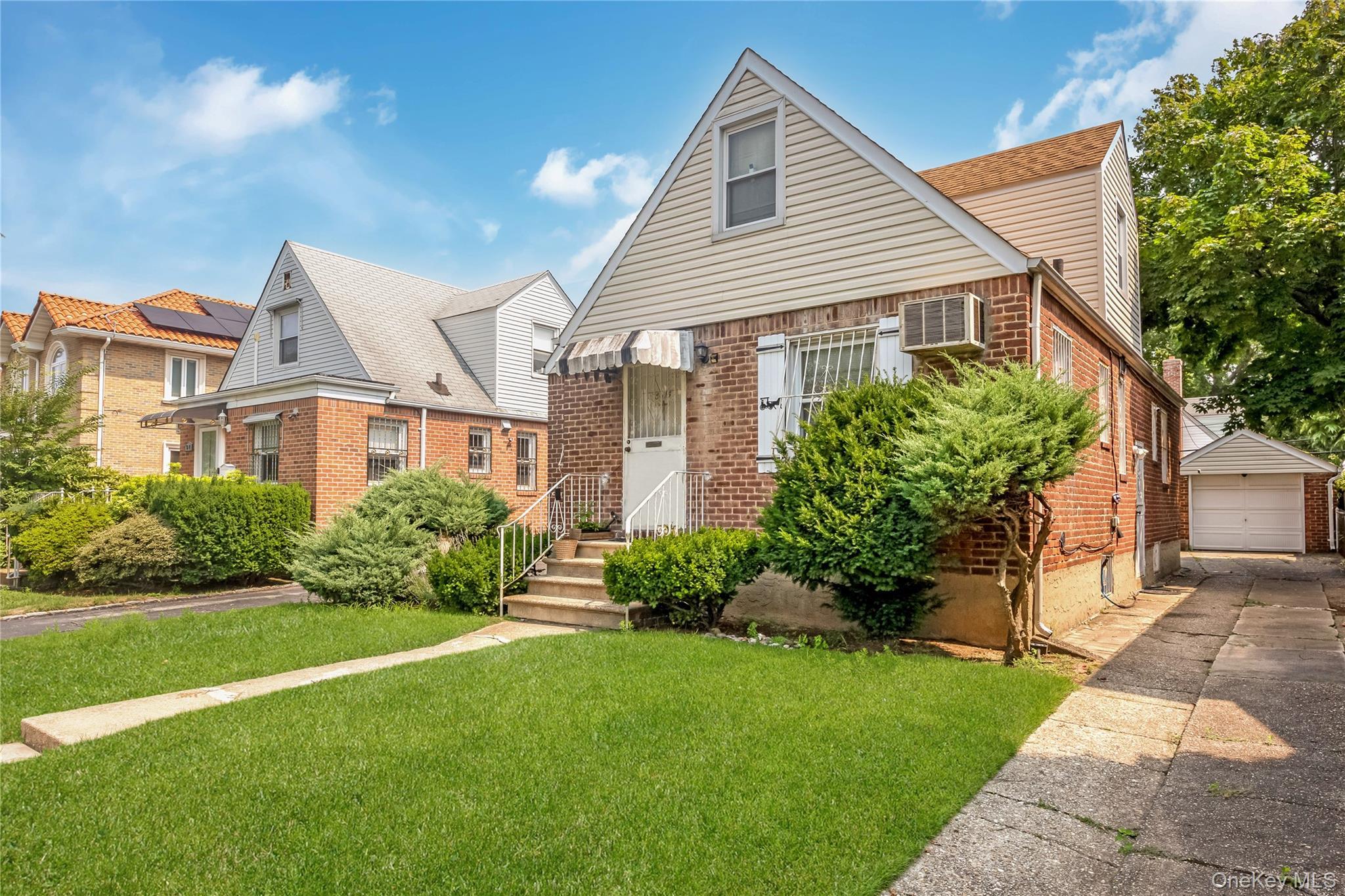 Single Family 196th Street Queens, NY 11365, MLS-1039431-3