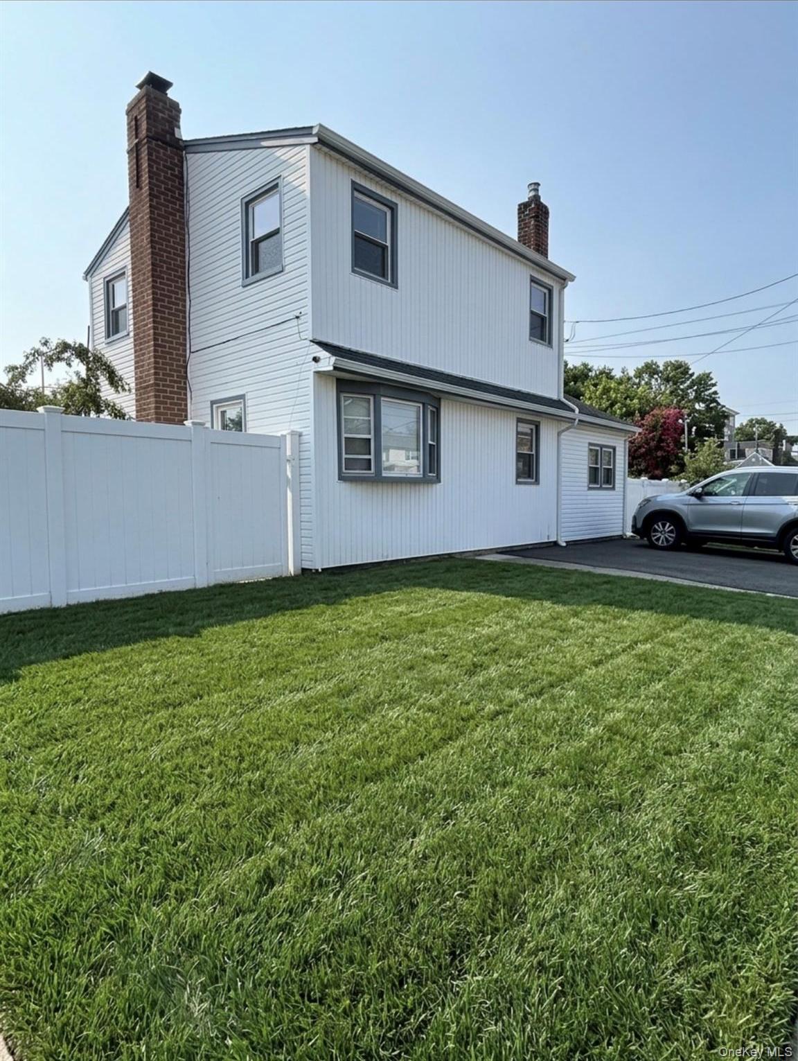 Single Family Newbridge Road  Nassau County, NY 11710, MLS-1039433-17