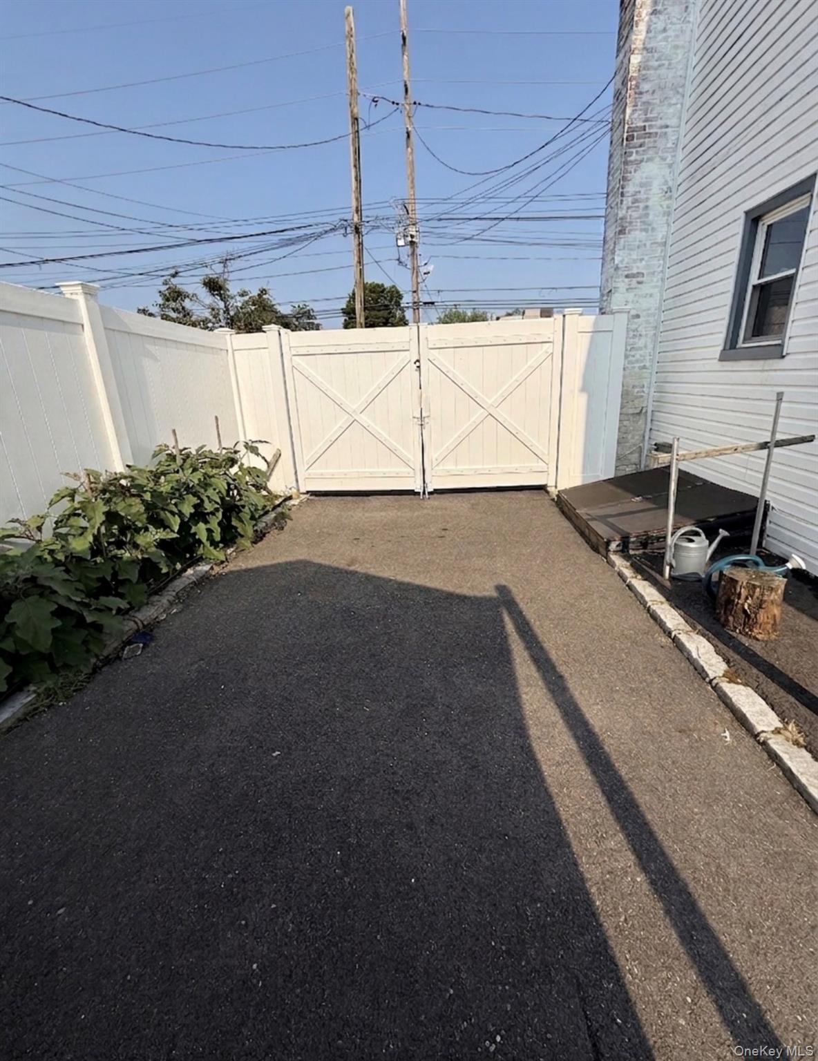 Single Family Newbridge Road  Nassau County, NY 11710, MLS-1039433-18