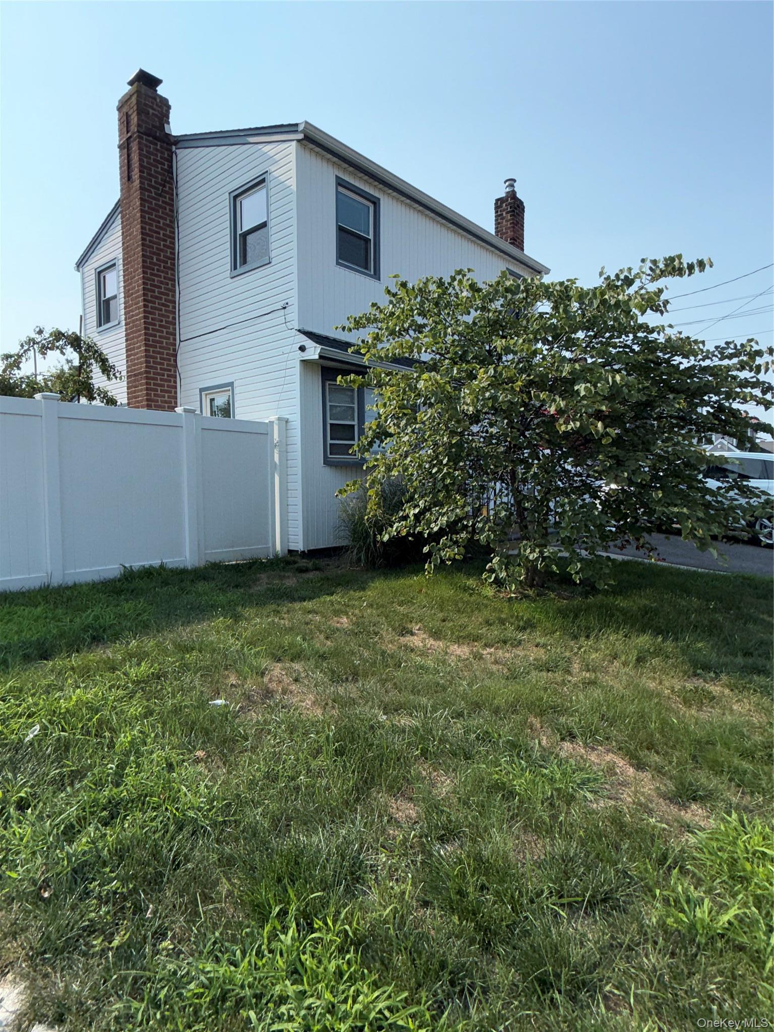 Single Family Newbridge Road  Nassau County, NY 11710, MLS-1039433-2