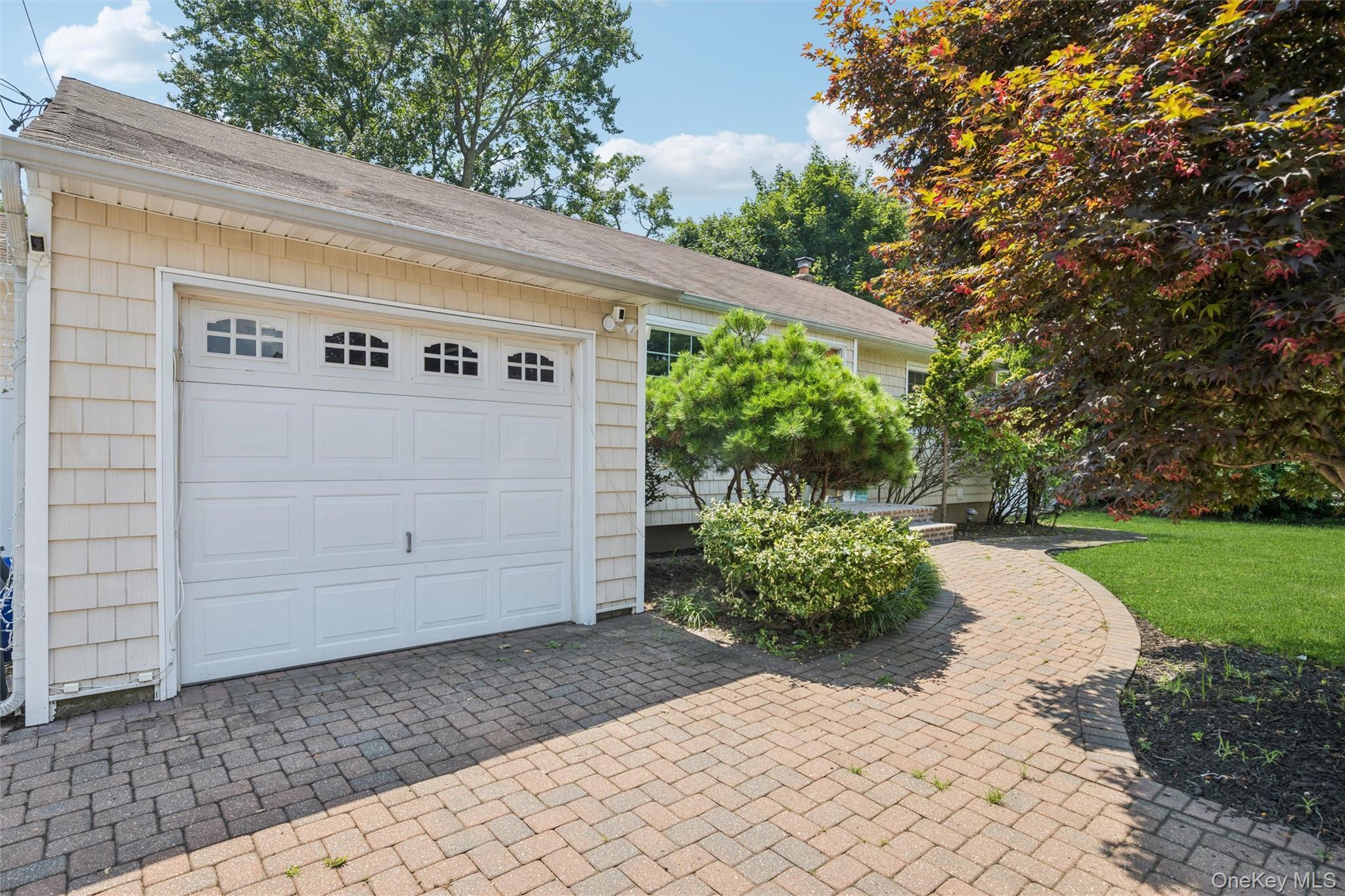 Single Family Lexington Avenue  Suffolk County, NY 11704, MLS-1039465-3