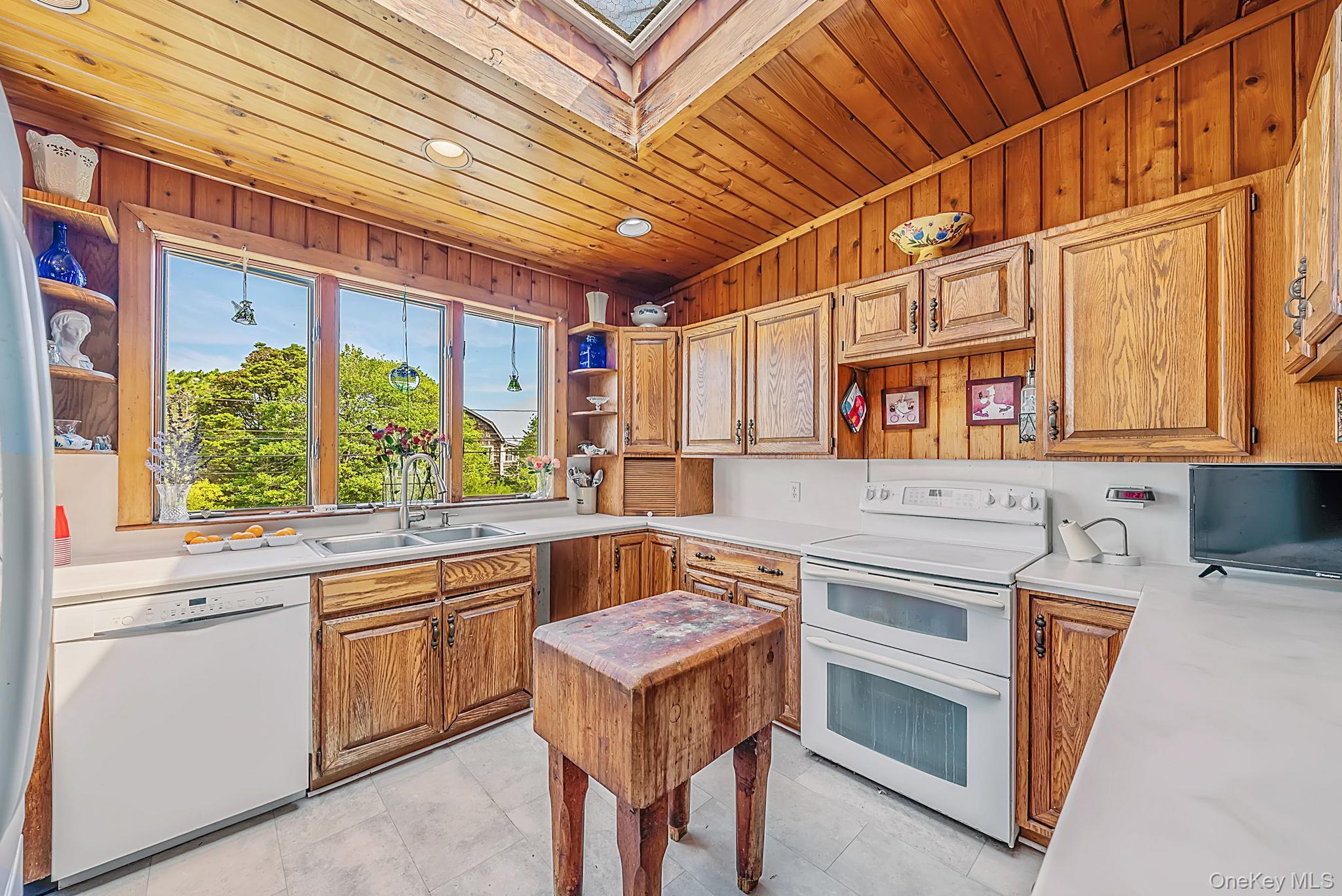 Single Family Ocean Walk  Suffolk County, NY 11702, MLS-1039477-11