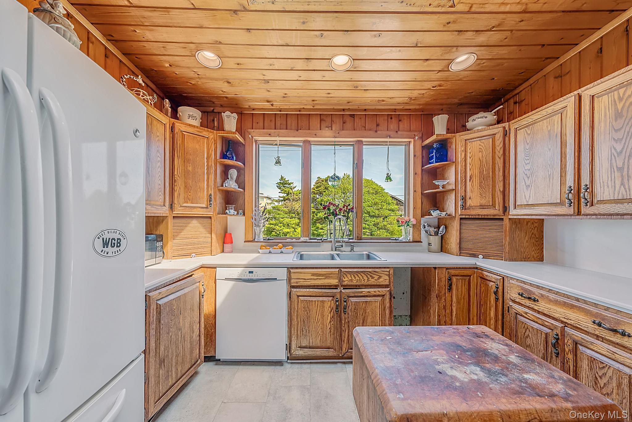 Single Family Ocean Walk  Suffolk County, NY 11702, MLS-1039477-14