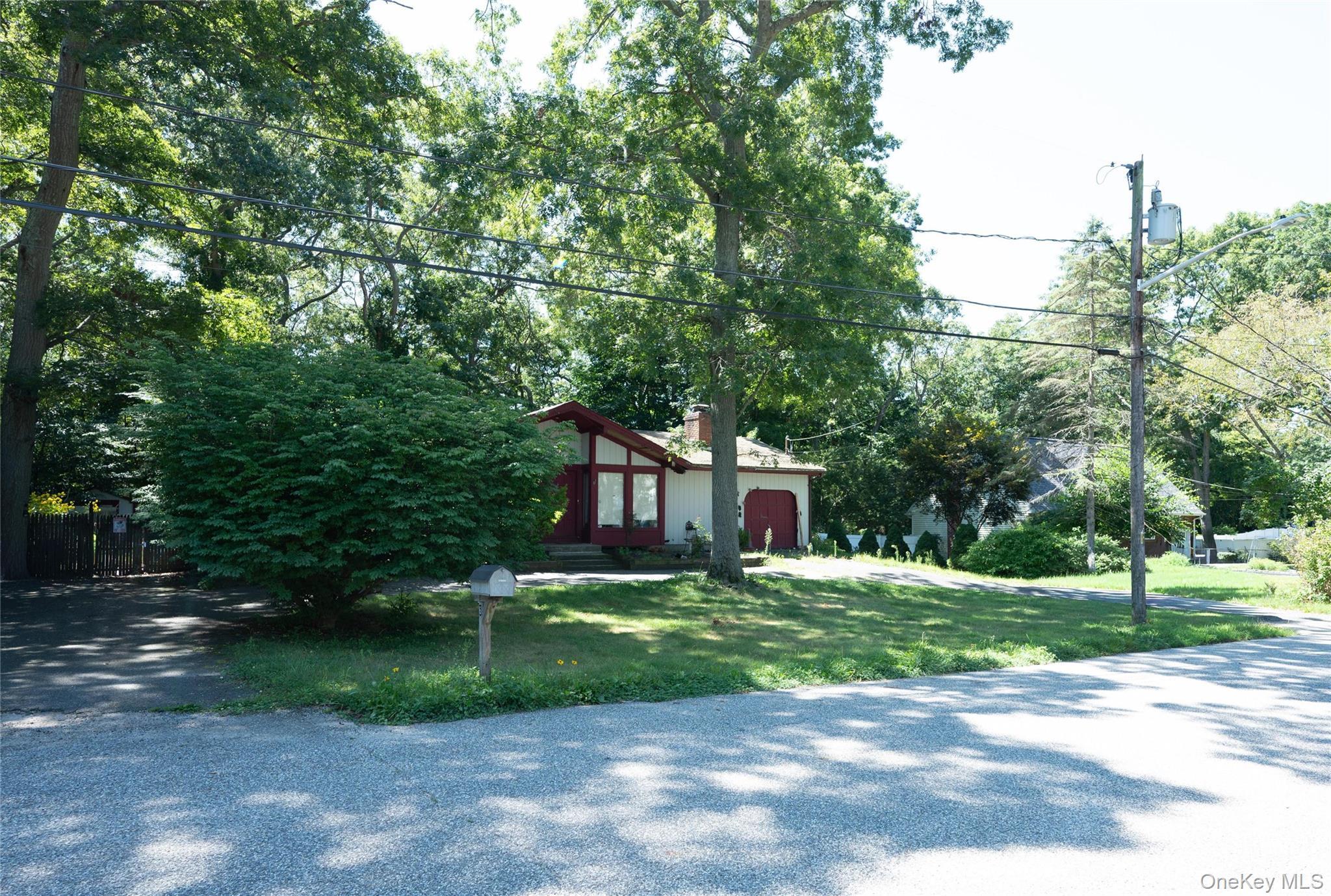 Single Family Loretta Court  Suffolk County, NY 11727, MLS-1039490-4