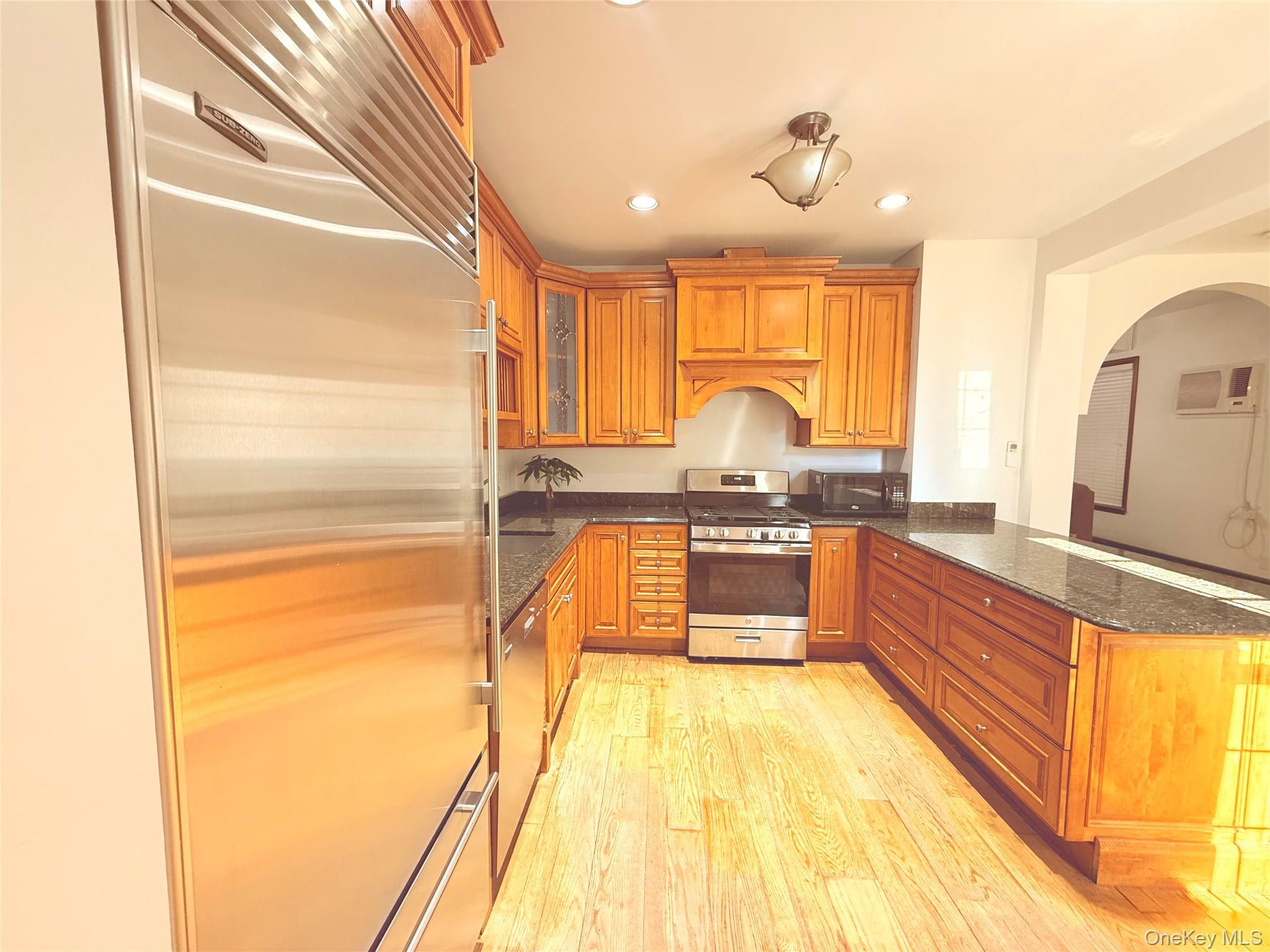 Single Family Hone Avenue Bronx, NY 10461, MLS-1039504-10