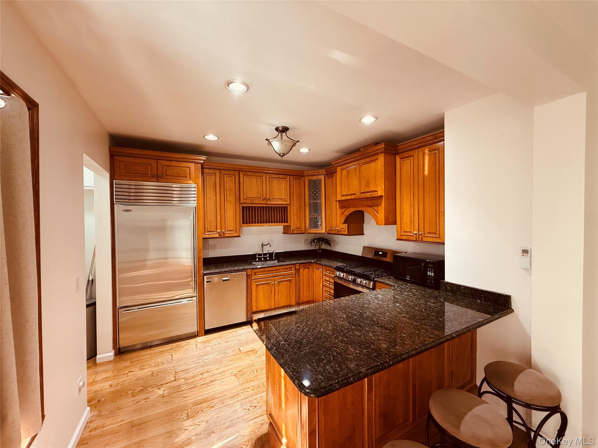 Single Family Hone Avenue Bronx, NY 10461, MLS-1039504-11