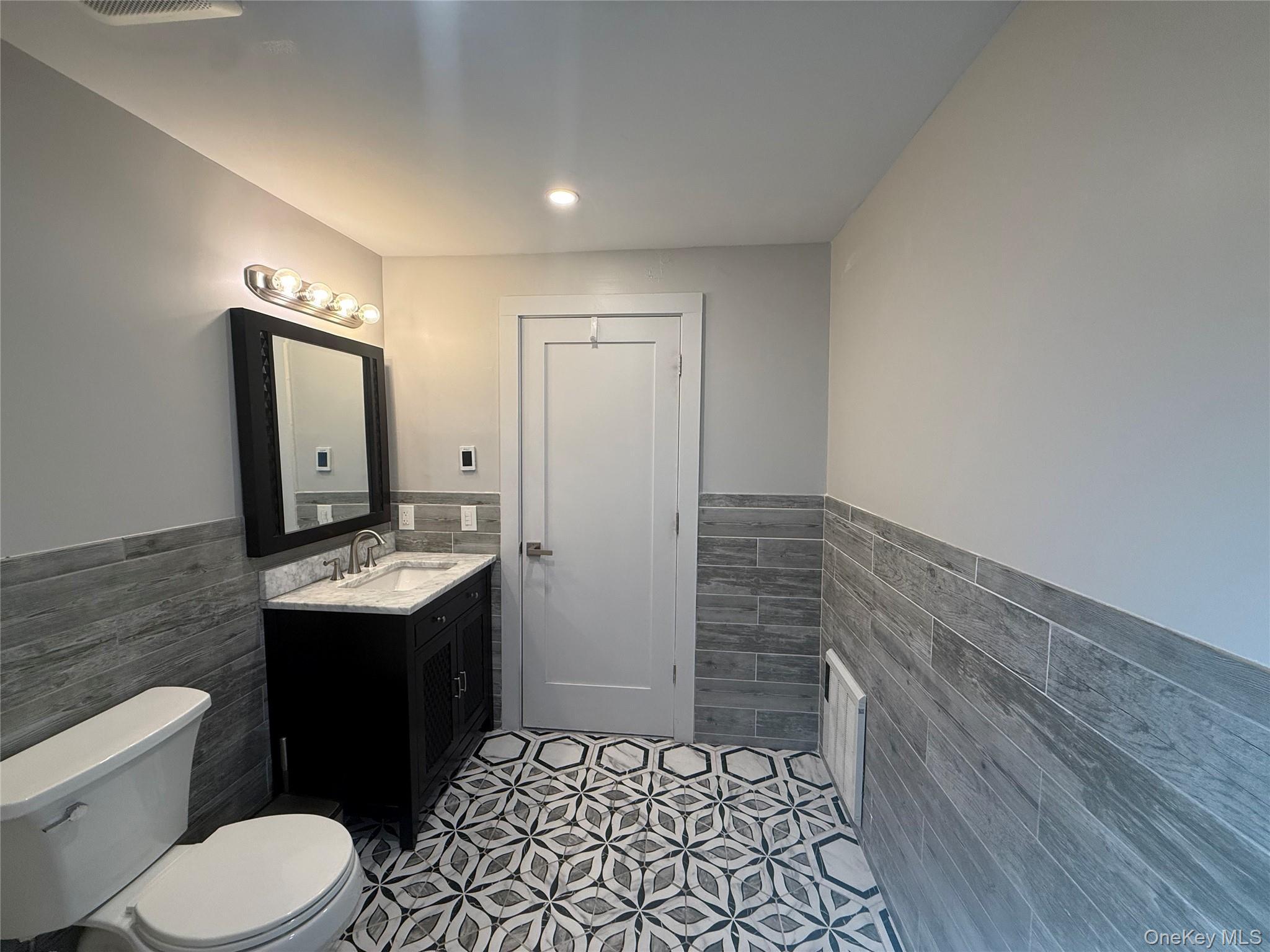 Single Family Hone Avenue Bronx, NY 10461, MLS-1039504-12