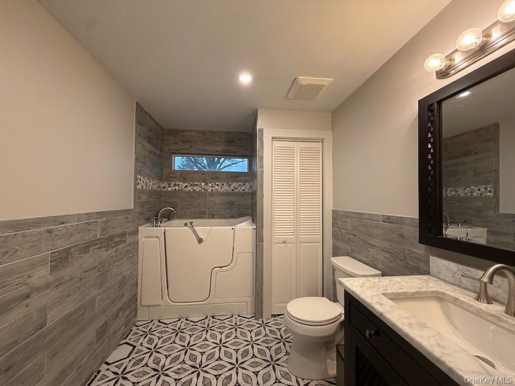 Single Family Hone Avenue Bronx, NY 10461, MLS-1039504-13
