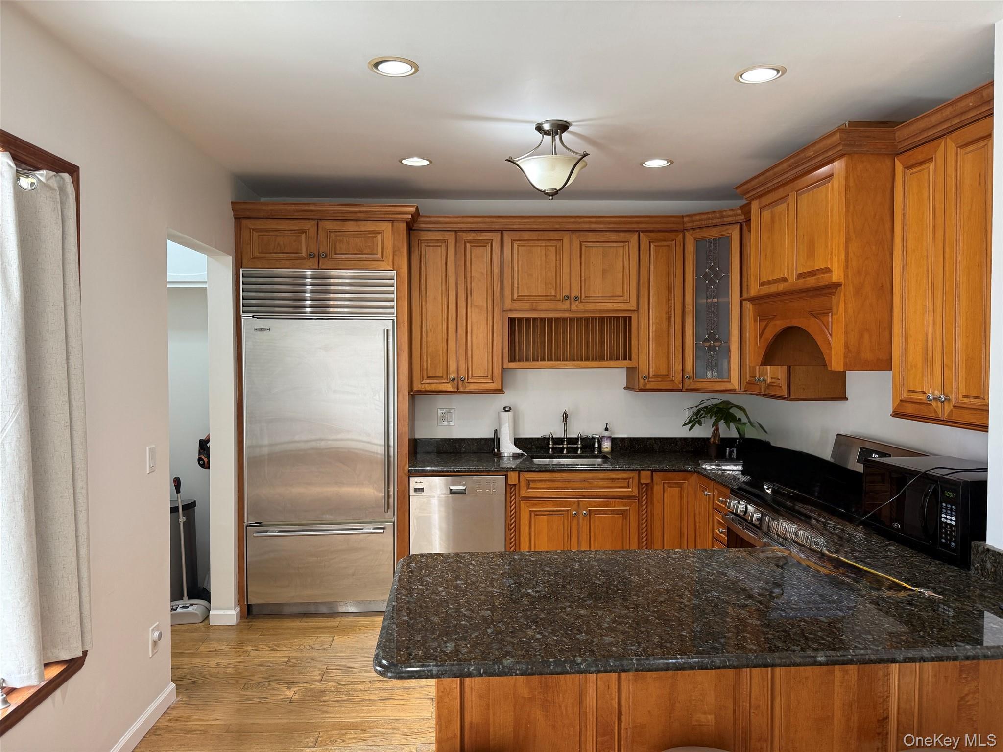 Single Family Hone Avenue Bronx, NY 10461, MLS-1039504-9