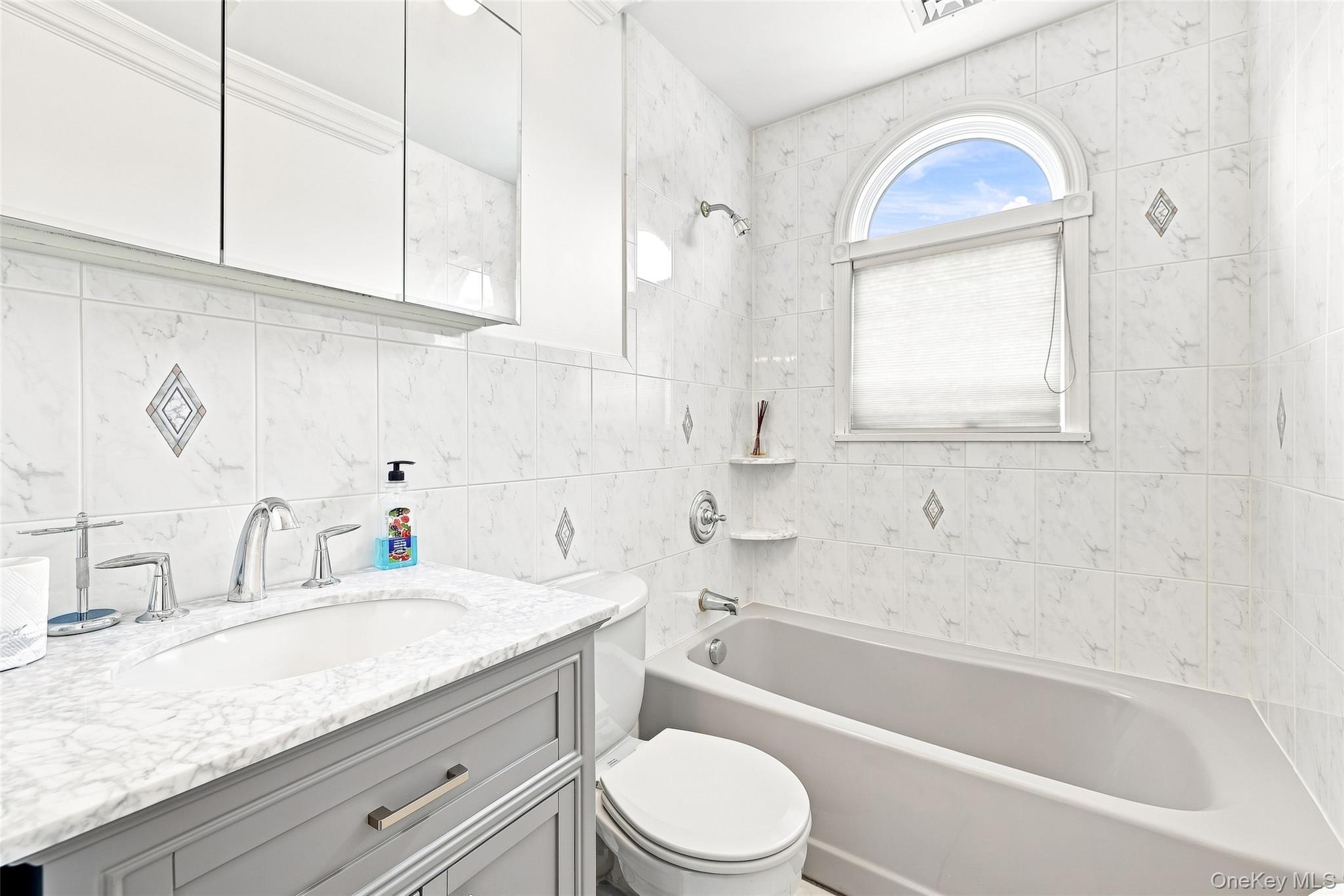 Single Family Overbrook Street  Queens, NY 11362, MLS-1039513-28
