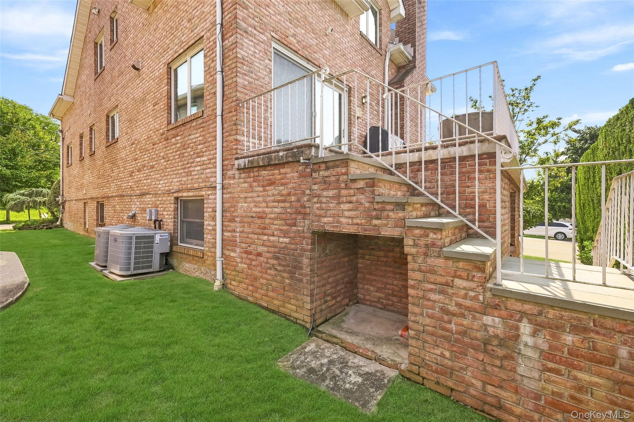 Single Family Overbrook Street  Queens, NY 11362, MLS-1039513-37