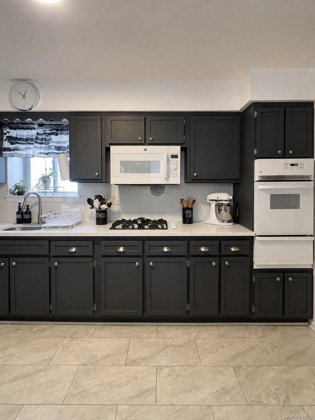 Single Family Mac Donough Place  Bronx, NY 10465, MLS-1039516-8