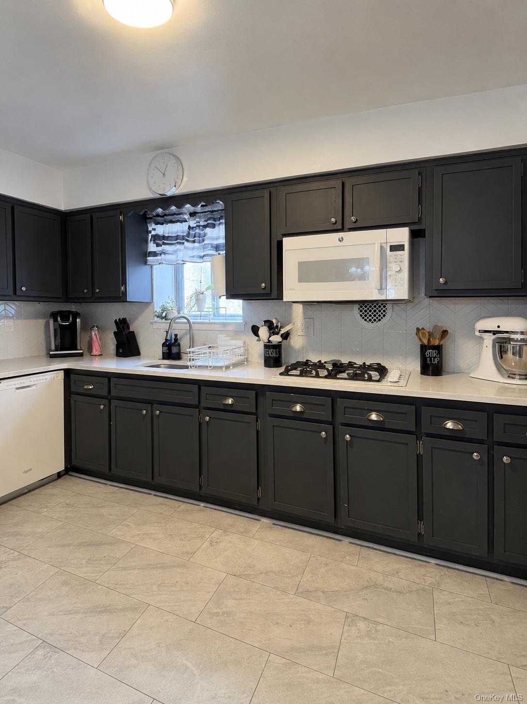 Single Family Mac Donough Place  Bronx, NY 10465, MLS-1039516-9