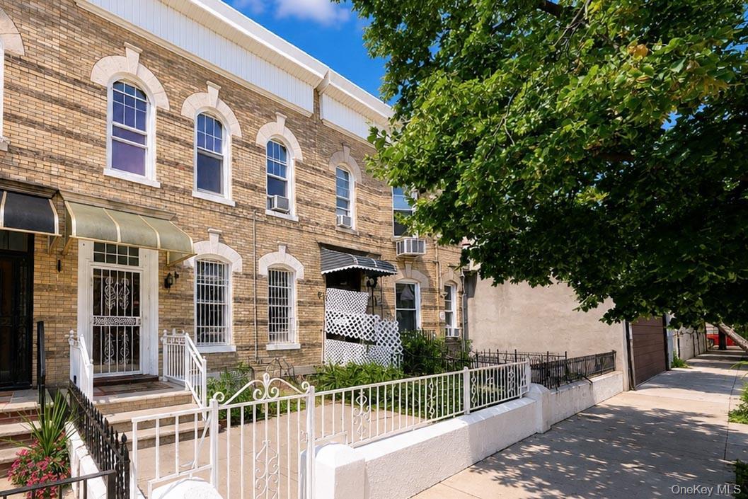 Single Family 86th Drive  Queens, NY 11421, MLS-1039522-25