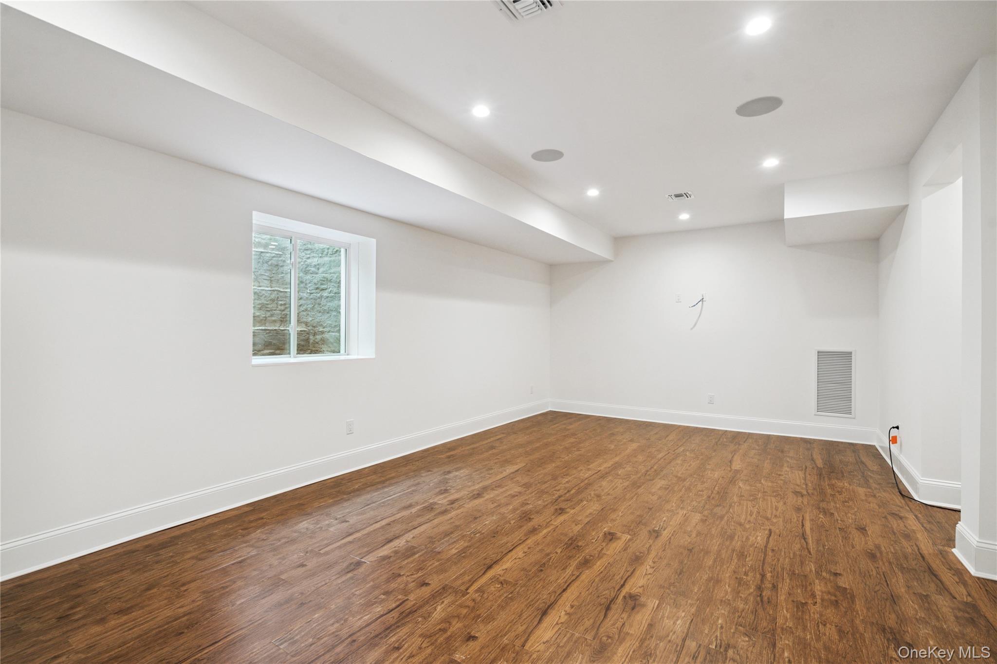 Single Family Plainview Road  Nassau County, NY 11797, MLS-1039543-43
