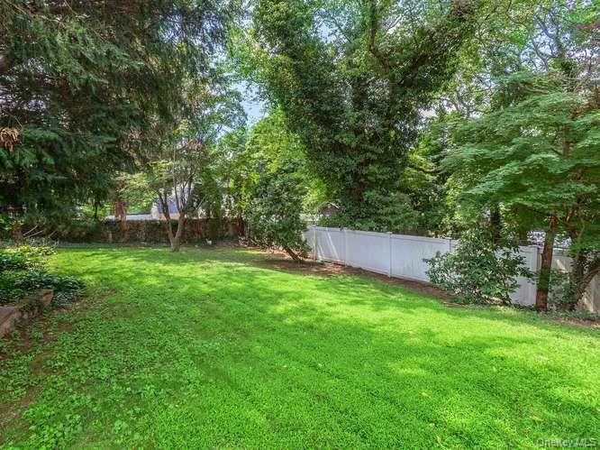 Single Family Woodland Avenue Nassau County, NY 11547, MLS-1039571-27