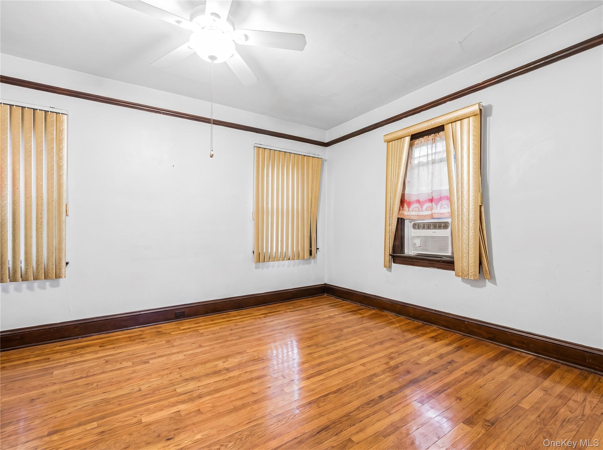 Single Family 114th Drive Queens, NY 11412, MLS-1039589-4