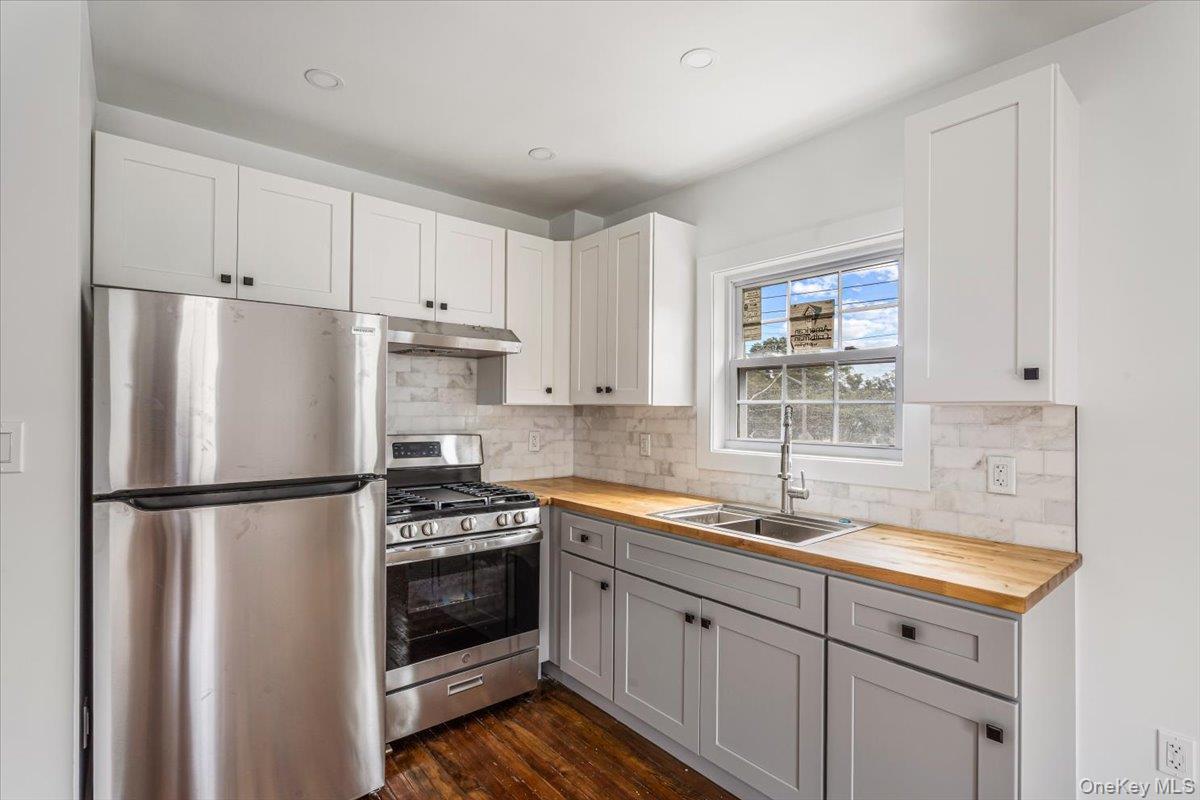 Single Family 222nd Street  Queens, NY 11413, MLS-1039590-15