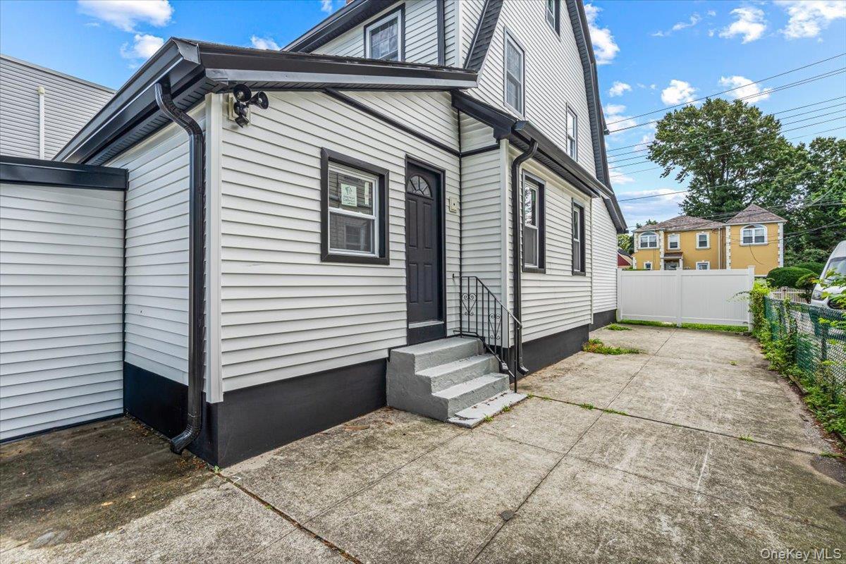 Single Family 222nd Street  Queens, NY 11413, MLS-1039590-2
