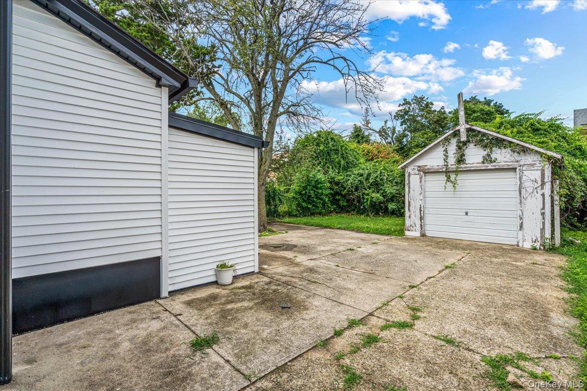 Single Family 222nd Street  Queens, NY 11413, MLS-1039590-25