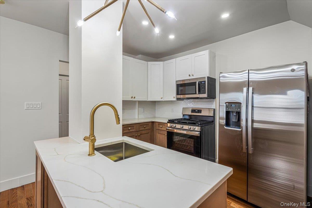 Single Family 222nd Street  Queens, NY 11413, MLS-1039590-7
