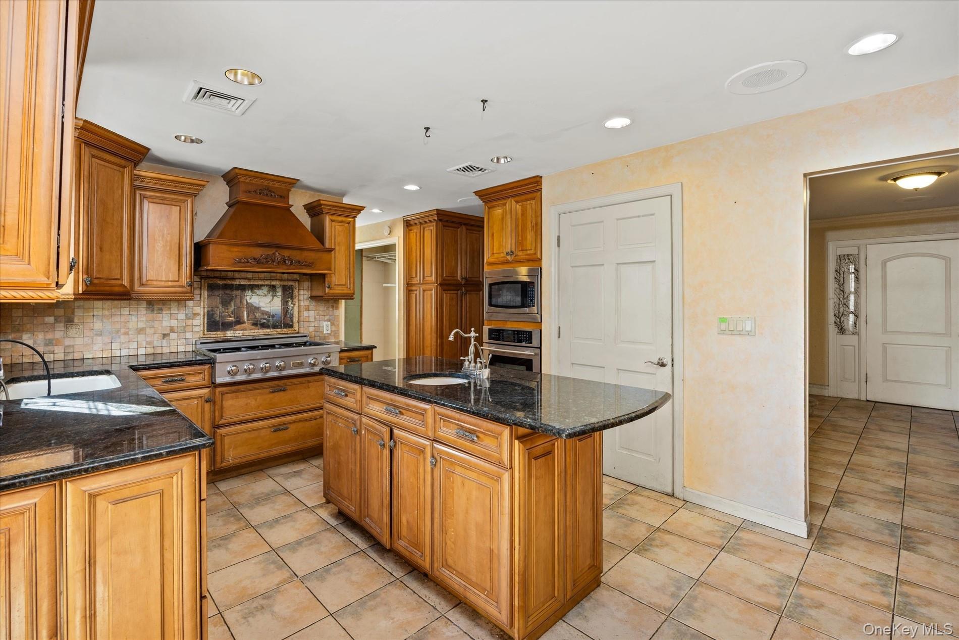 Single Family Perkins Avenue  Nassau County, NY 11572, MLS-1039609-15