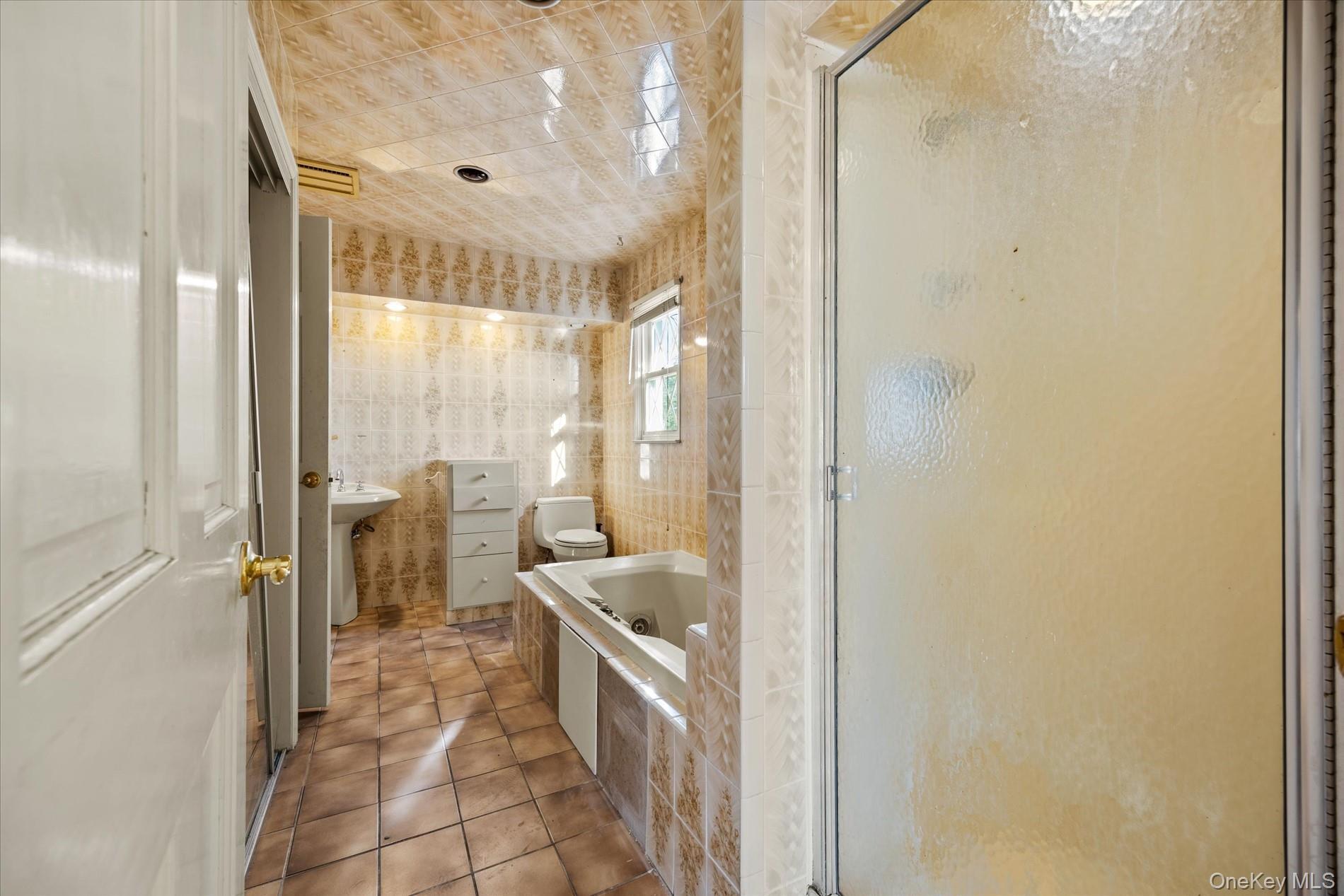 Single Family Perkins Avenue  Nassau County, NY 11572, MLS-1039609-27