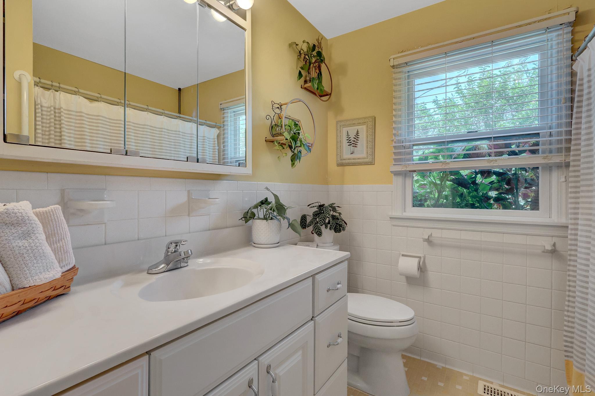 Single Family Greenlawn Road Suffolk County, NY 11789, MLS-1039611-19