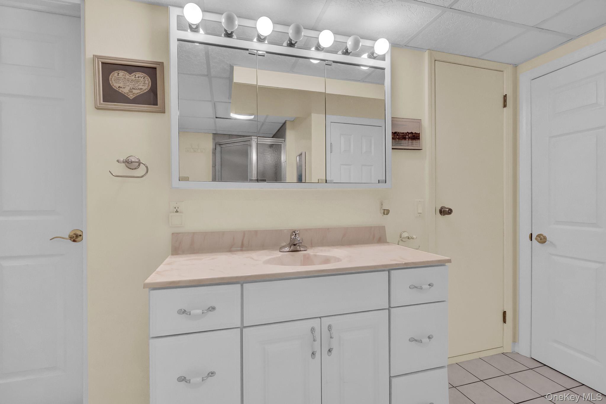 Single Family Greenlawn Road Suffolk County, NY 11789, MLS-1039611-23