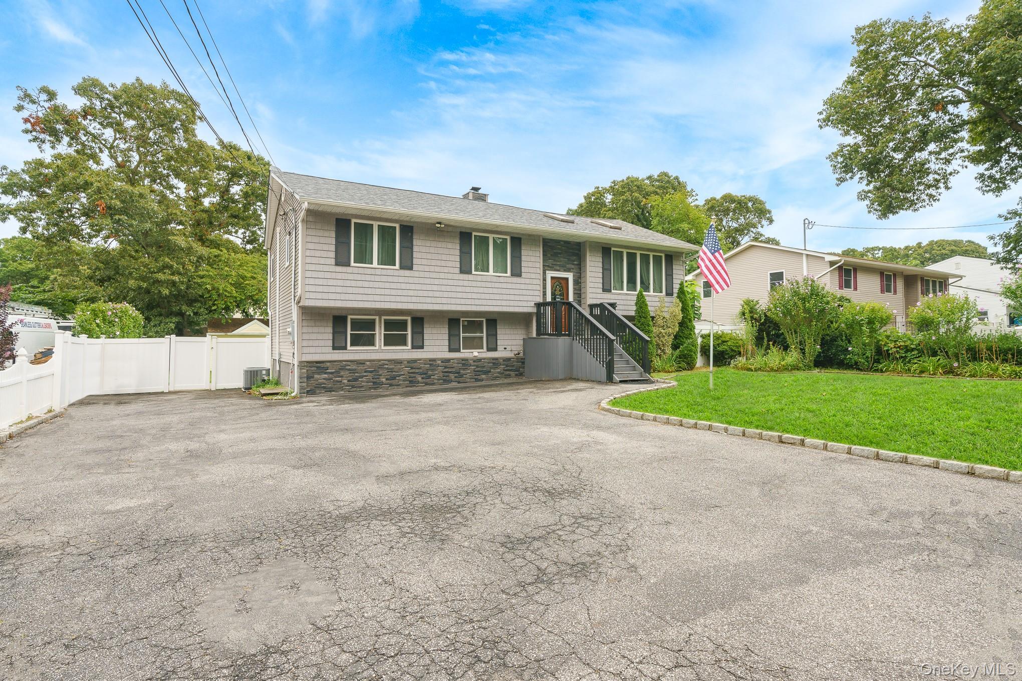 Single Family Avenue B  Suffolk County, NY 11779, MLS-1039625-2