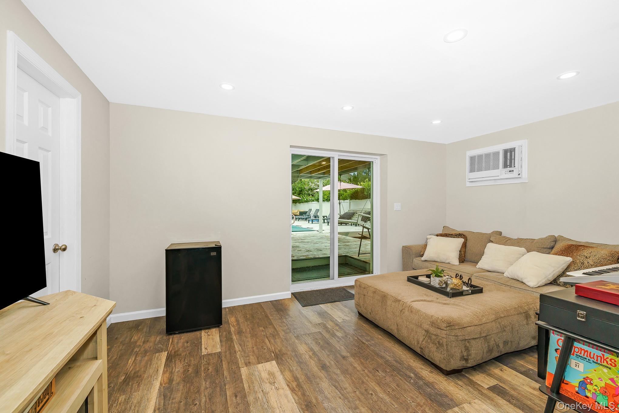 Single Family Avenue B  Suffolk County, NY 11779, MLS-1039625-26