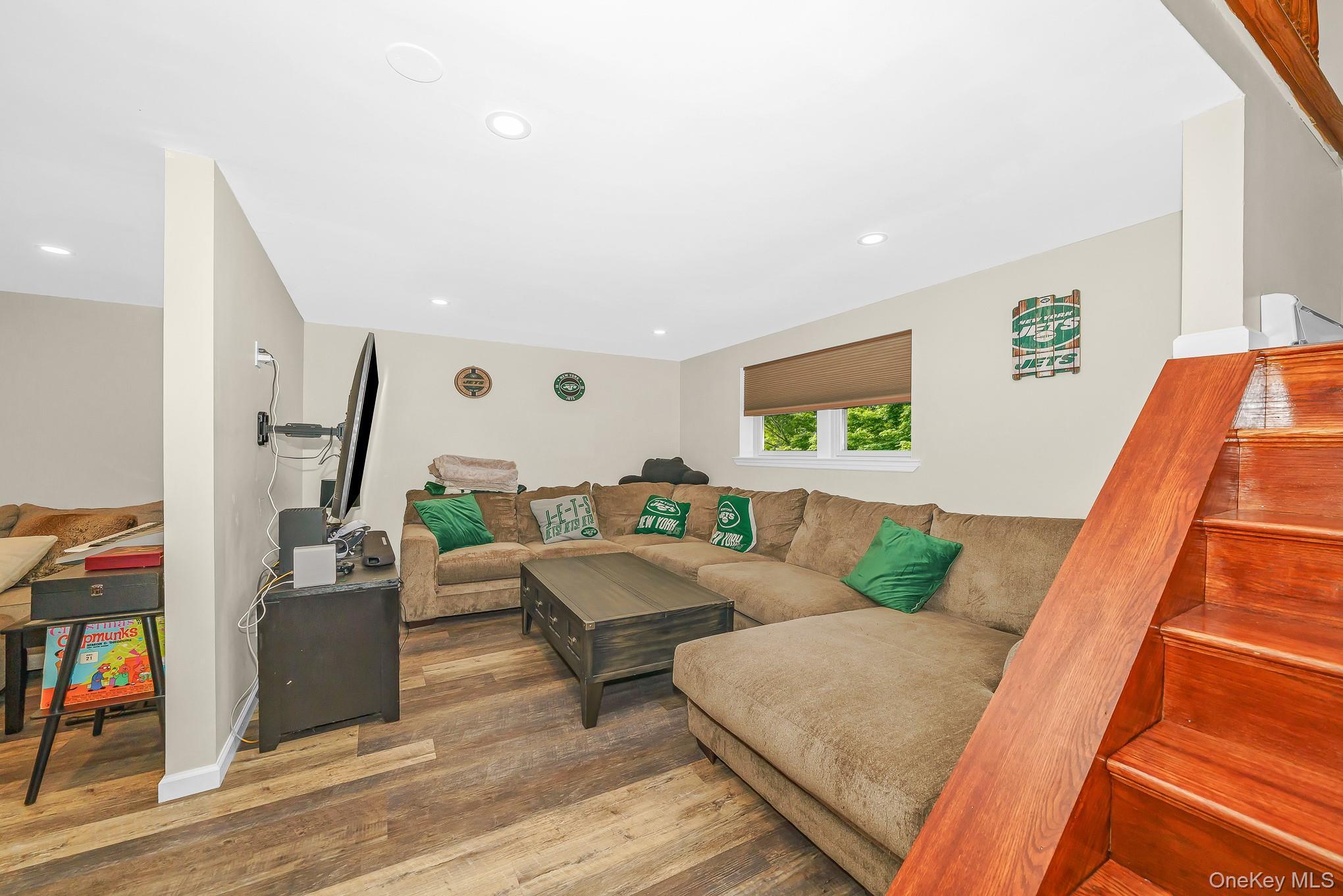 Single Family Avenue B  Suffolk County, NY 11779, MLS-1039625-28