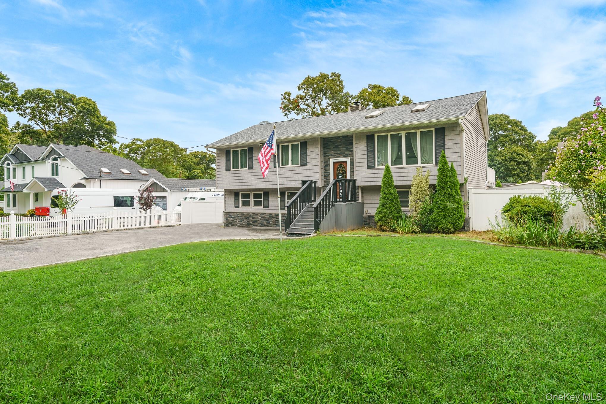 Single Family Avenue B  Suffolk County, NY 11779, MLS-1039625-3