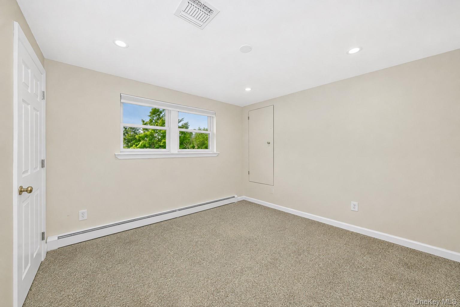 Single Family Avenue B  Suffolk County, NY 11779, MLS-1039625-32